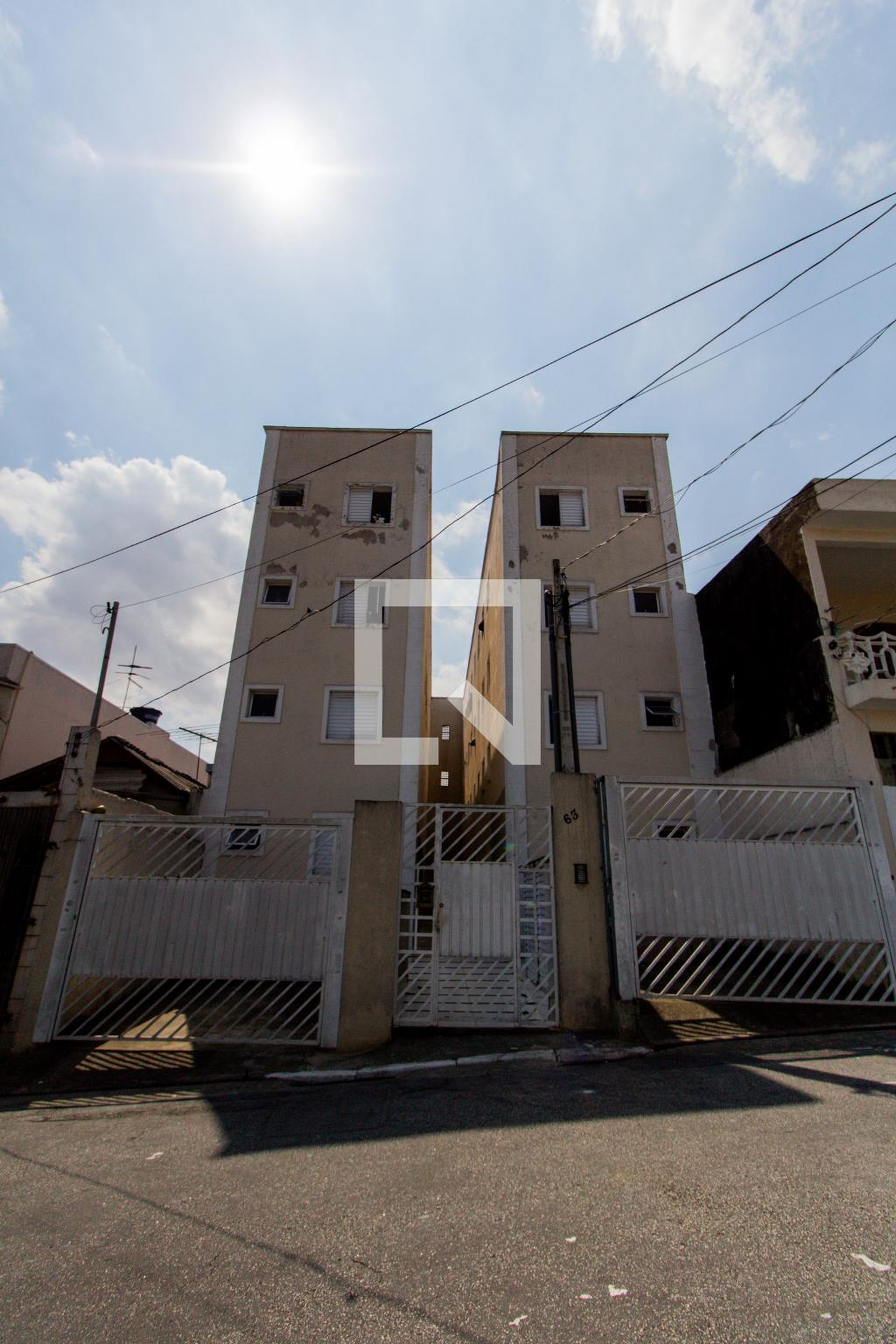 Fachada Condomínio em Rua Clodomiro Carneiro, 63