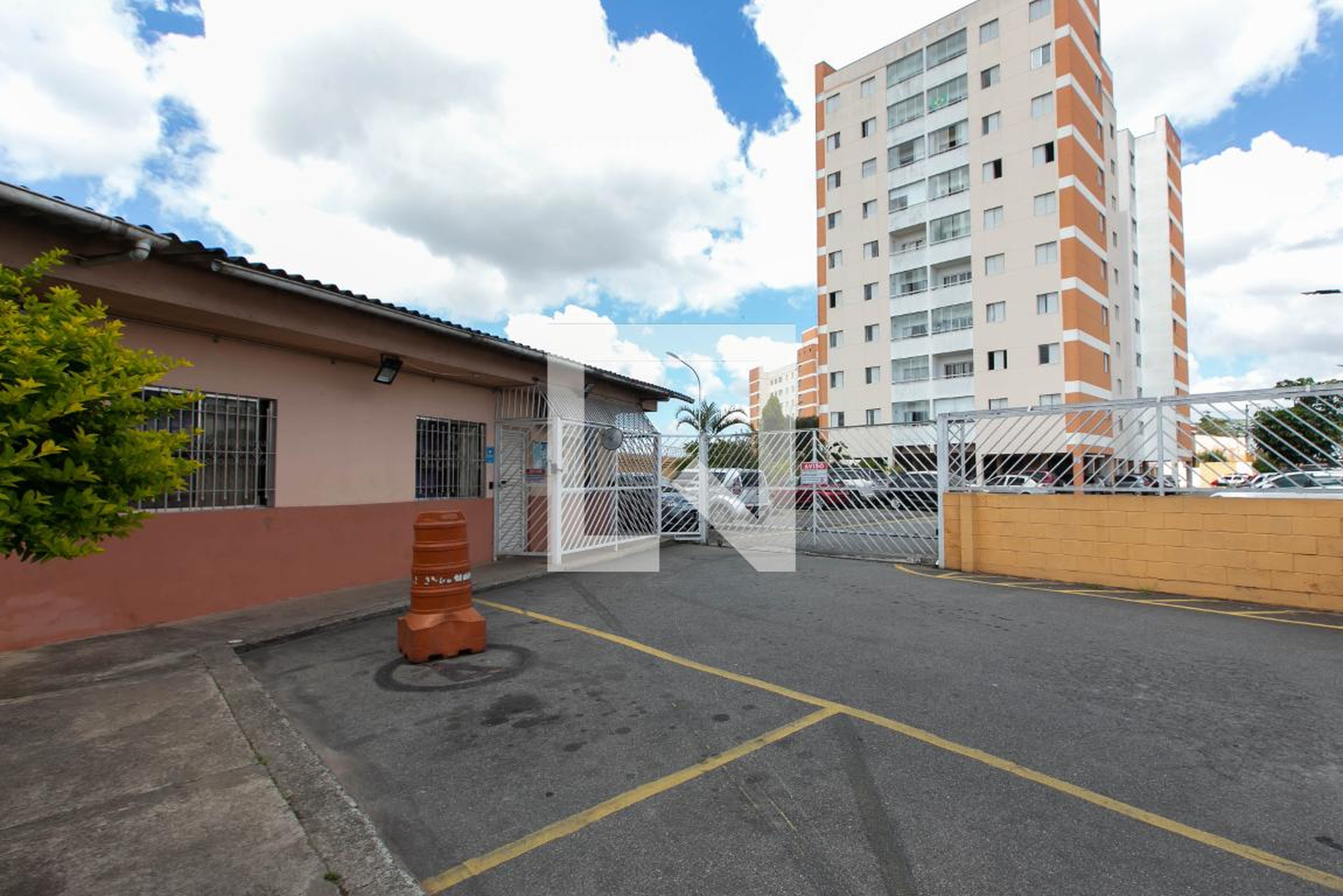 Fachada do Condomínio Condomínio em Avenida Líder, 1150