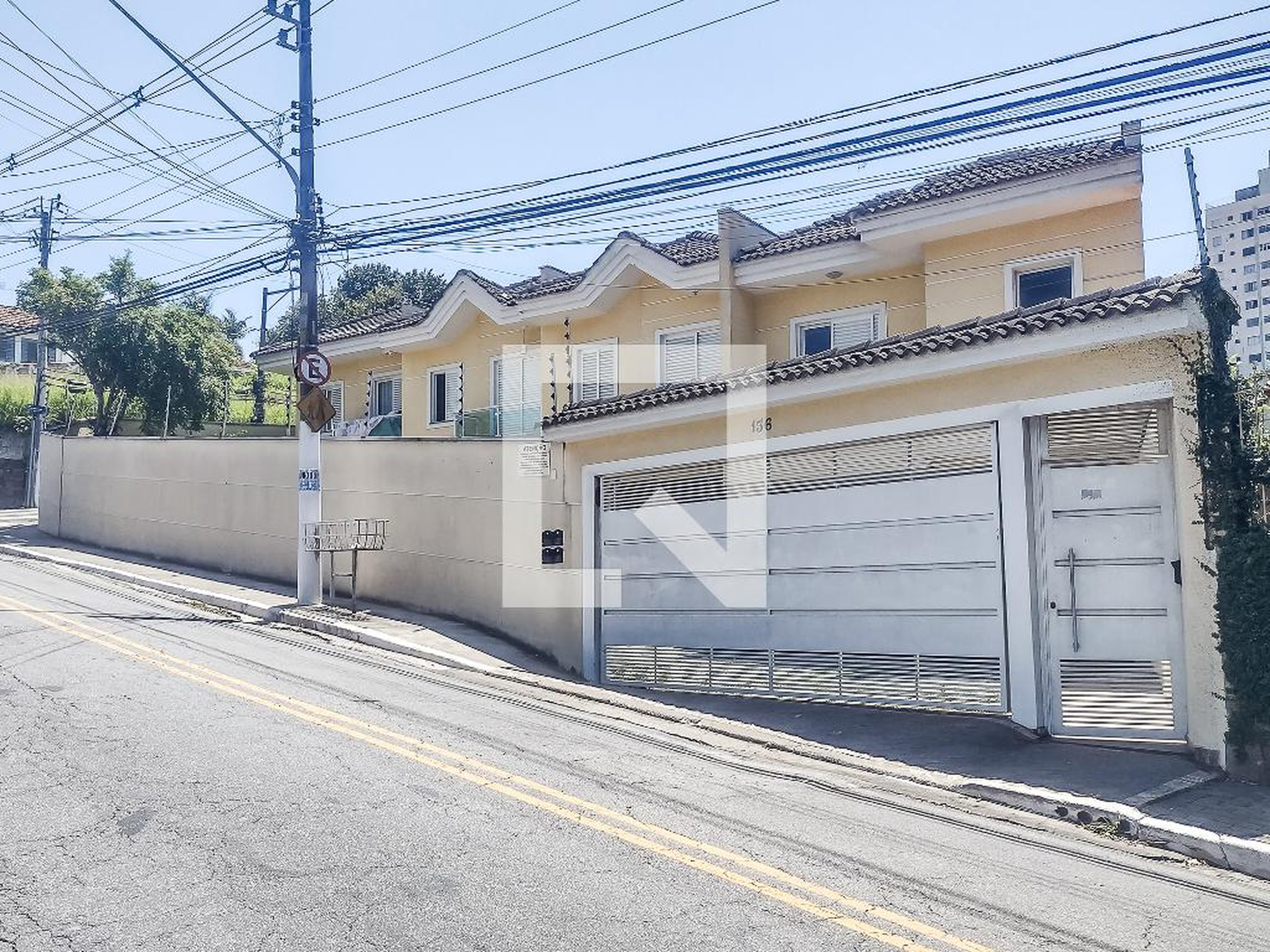 Fachada Condomínio em Rua Mateus García, 136