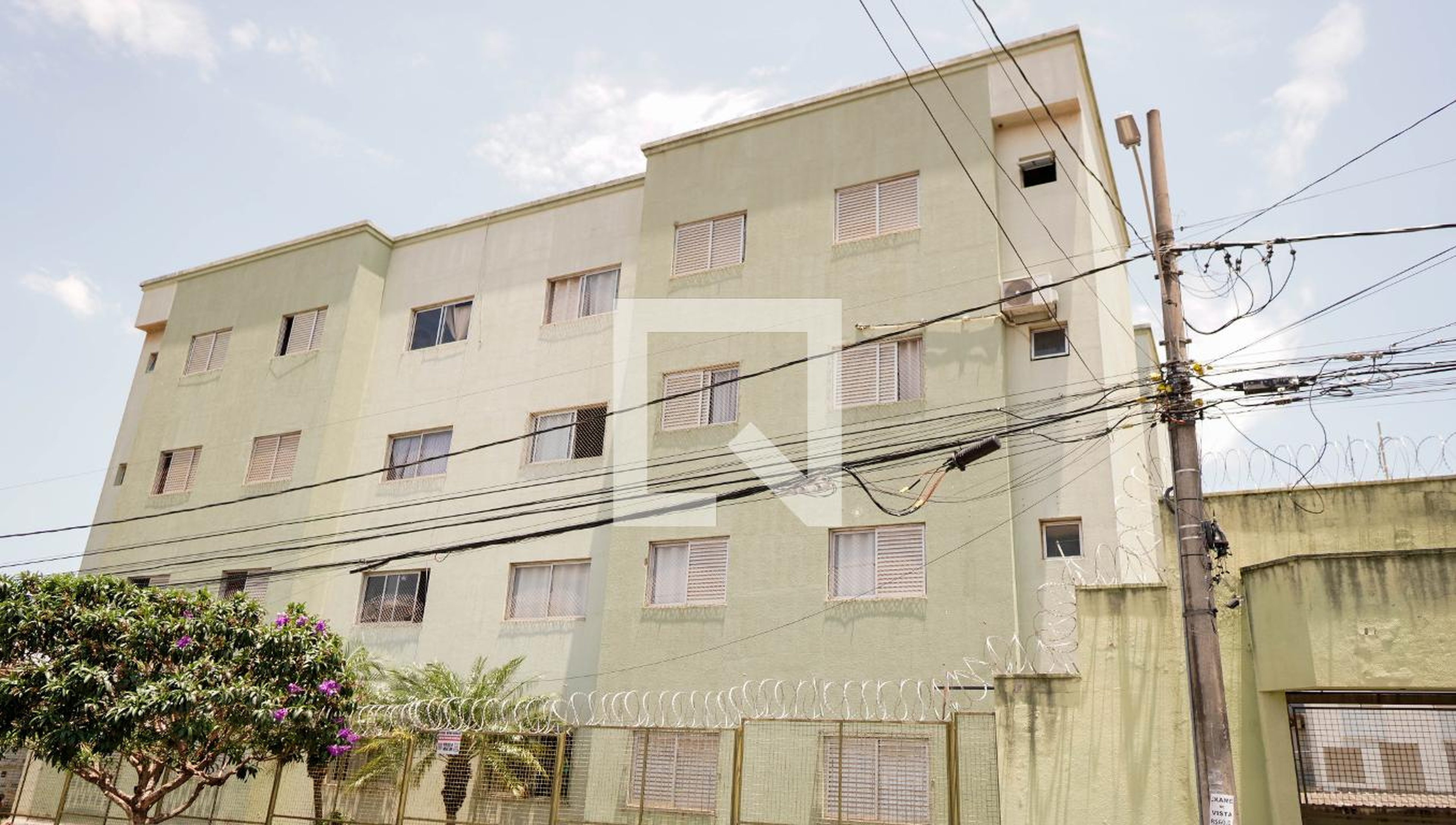 Fachada Condomínio em Rua Antônio Rezende Chaves, 1424