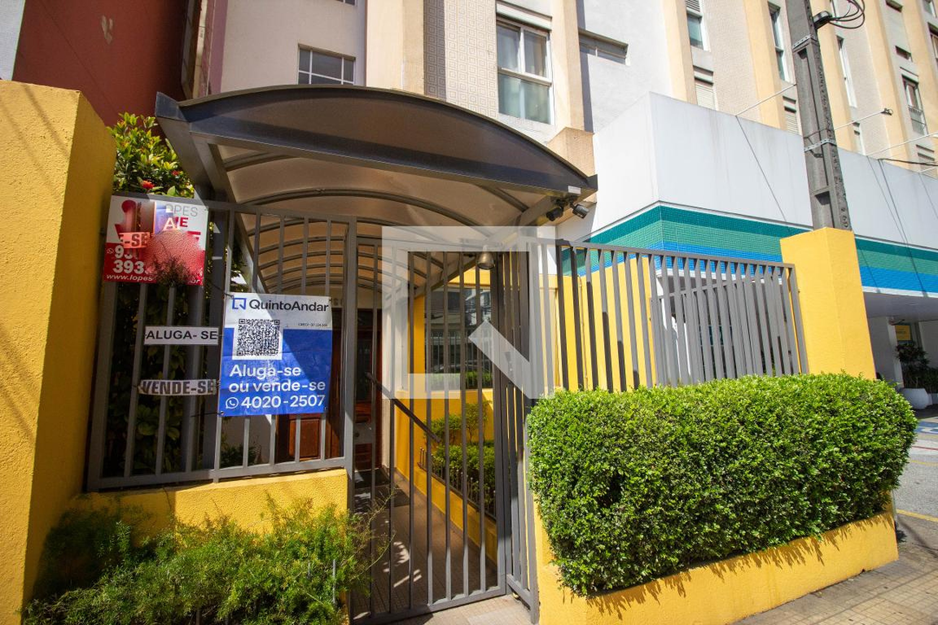 Fachada Condomínio em Rua Heitor Penteado, 1798'