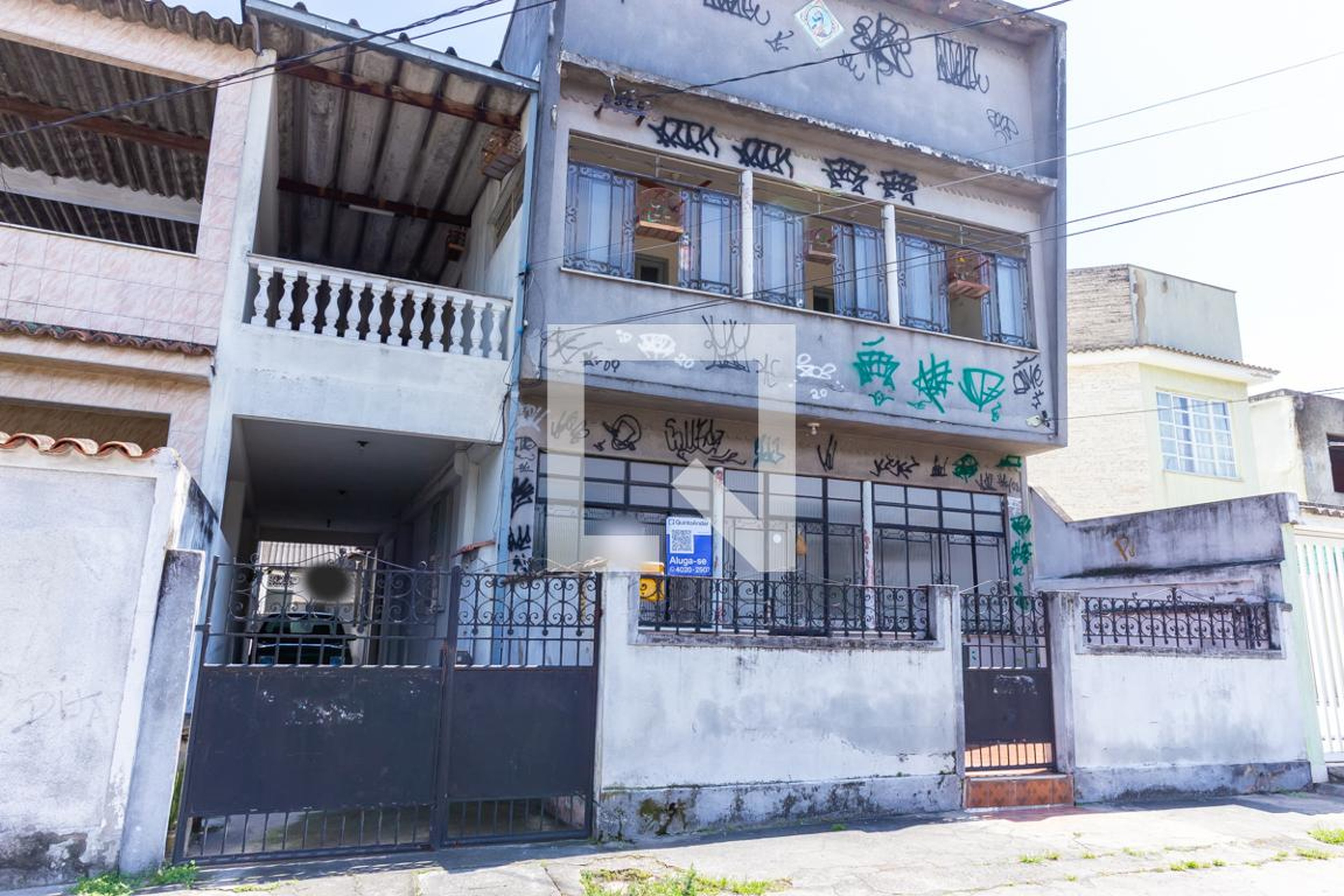 Fachada Condomínio em Rua Jundiá, 214