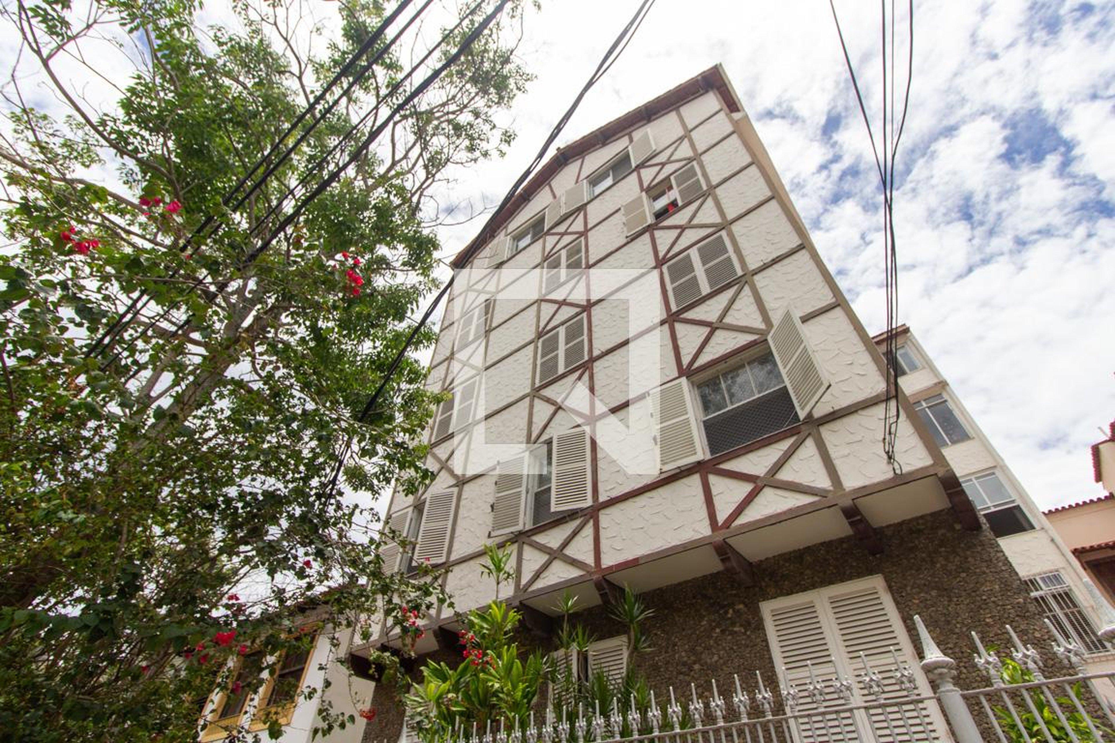 Fachada Condomínio em Rua Cândido Gaffrée, 119