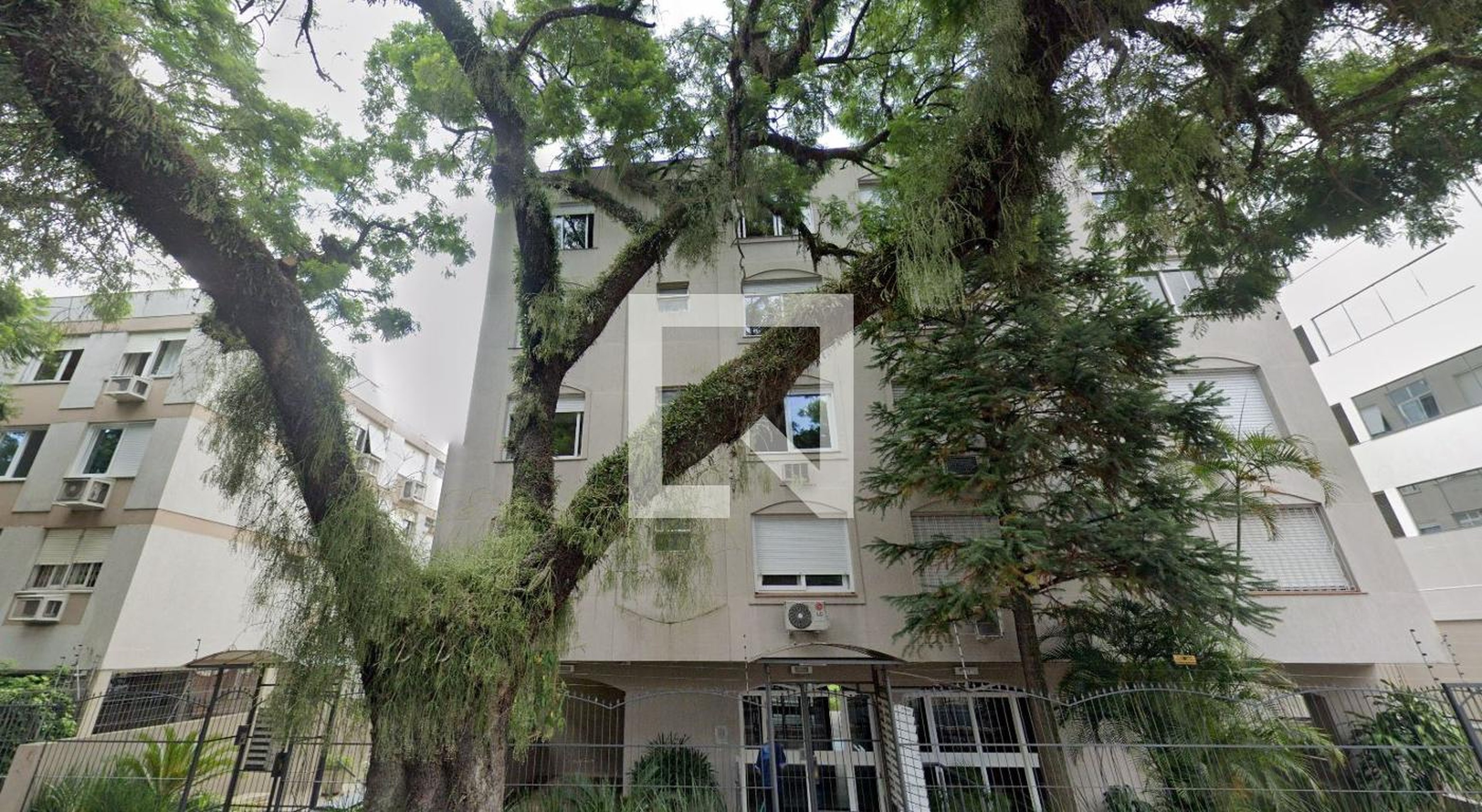 Fachada Condomínio em Rua Eudoro Berlink, 322