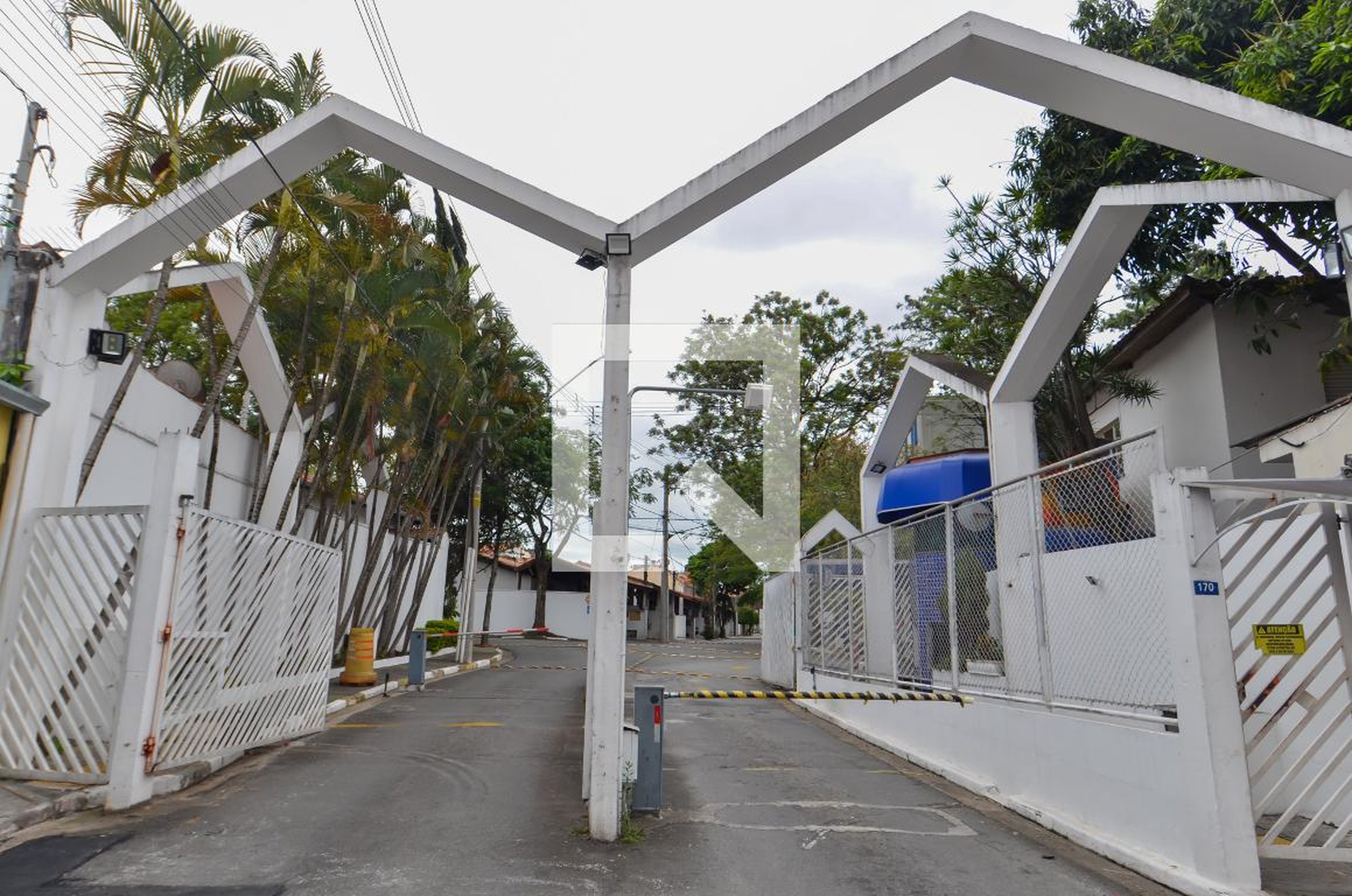 Fachada do Condomínio Condomínio Vale dos Pássaros