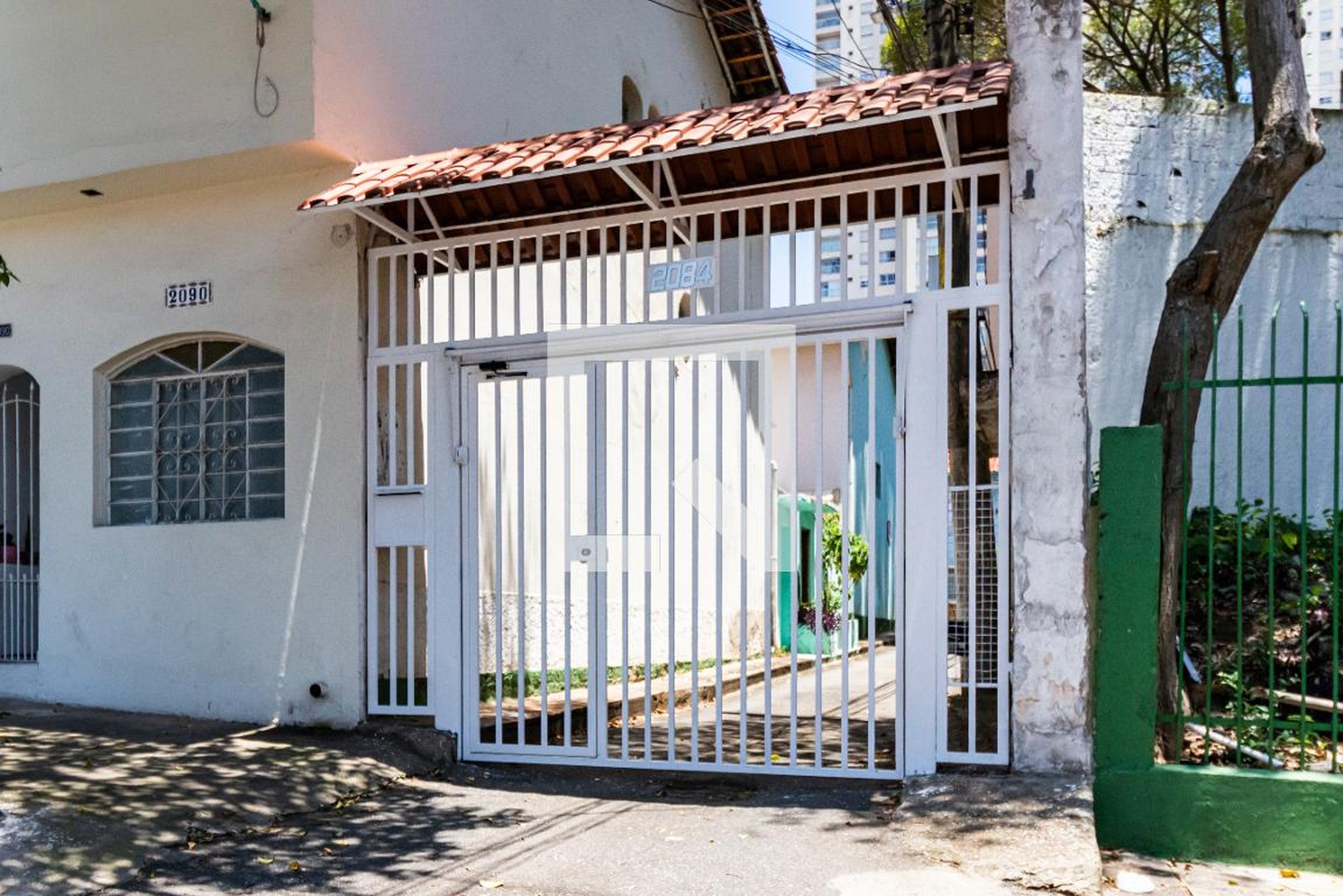 Fachada Condomínio em Rua Agostinho Gomes, 2084