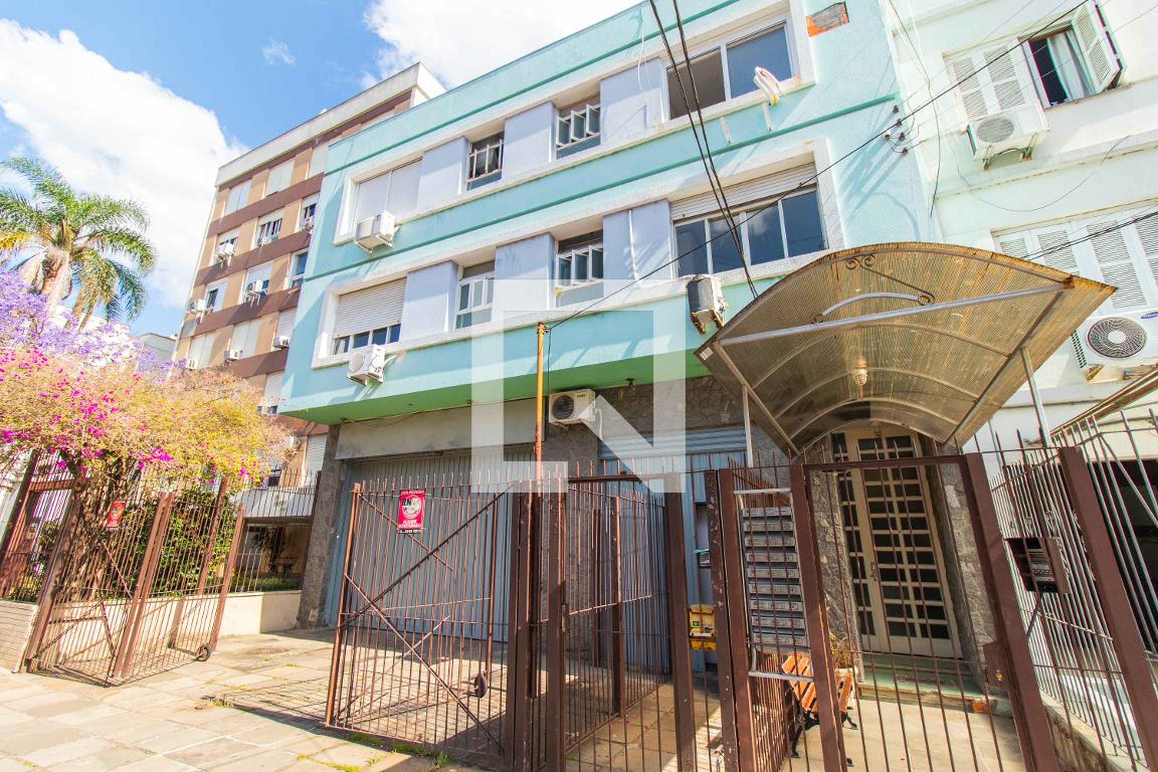 Fachada Condomínio em Rua Dezessete de Junho, 683