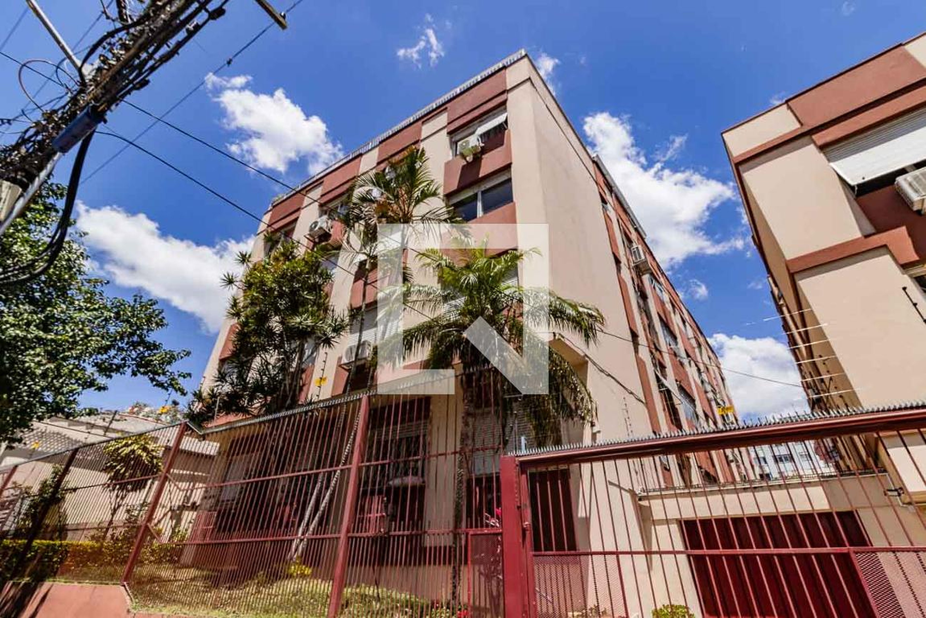 Fachada Condomínio em Rua Almirante Gonçalves, 141