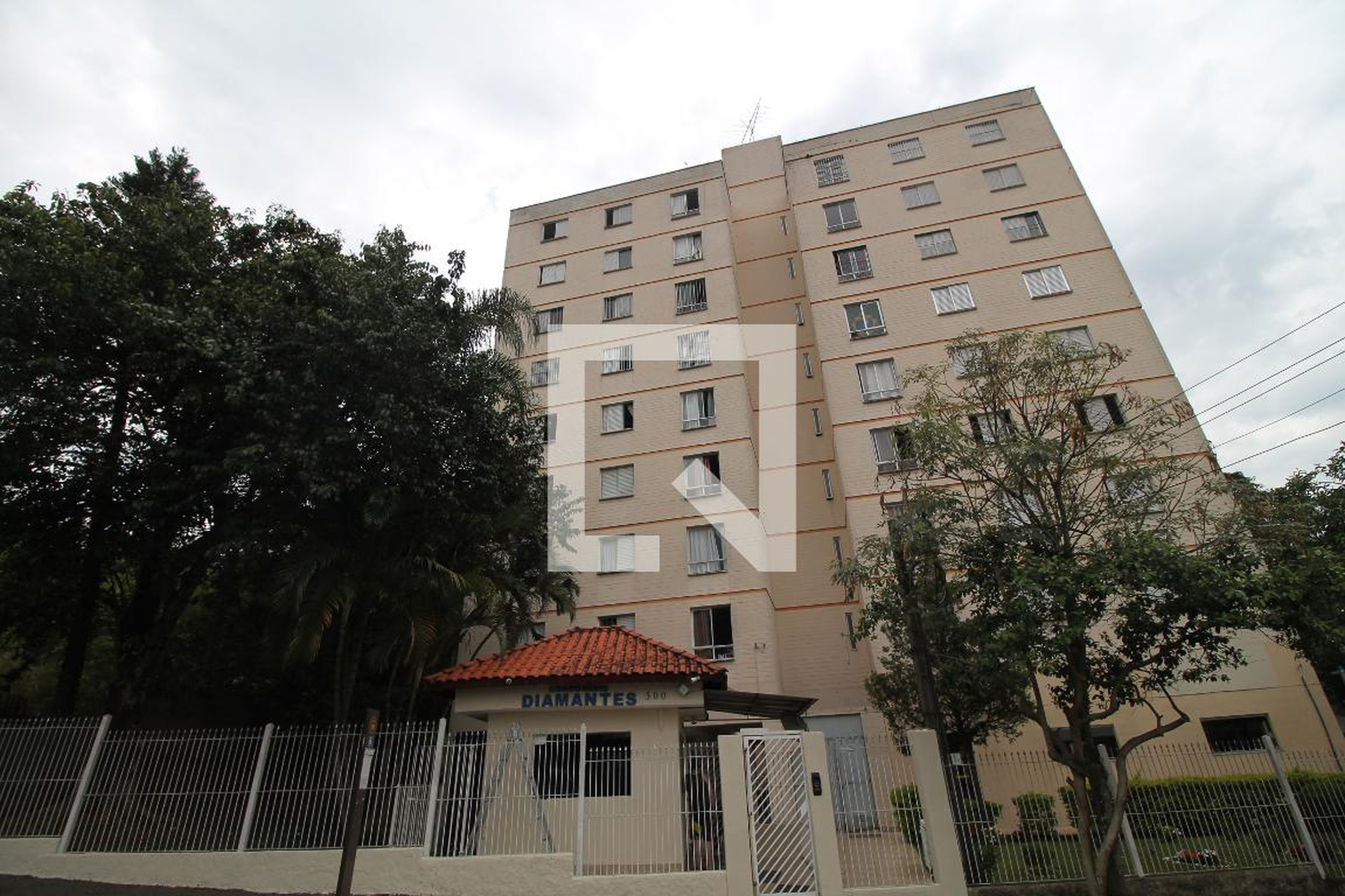 Fachada do Prédio Condomínio em Rua Piraquara, 400