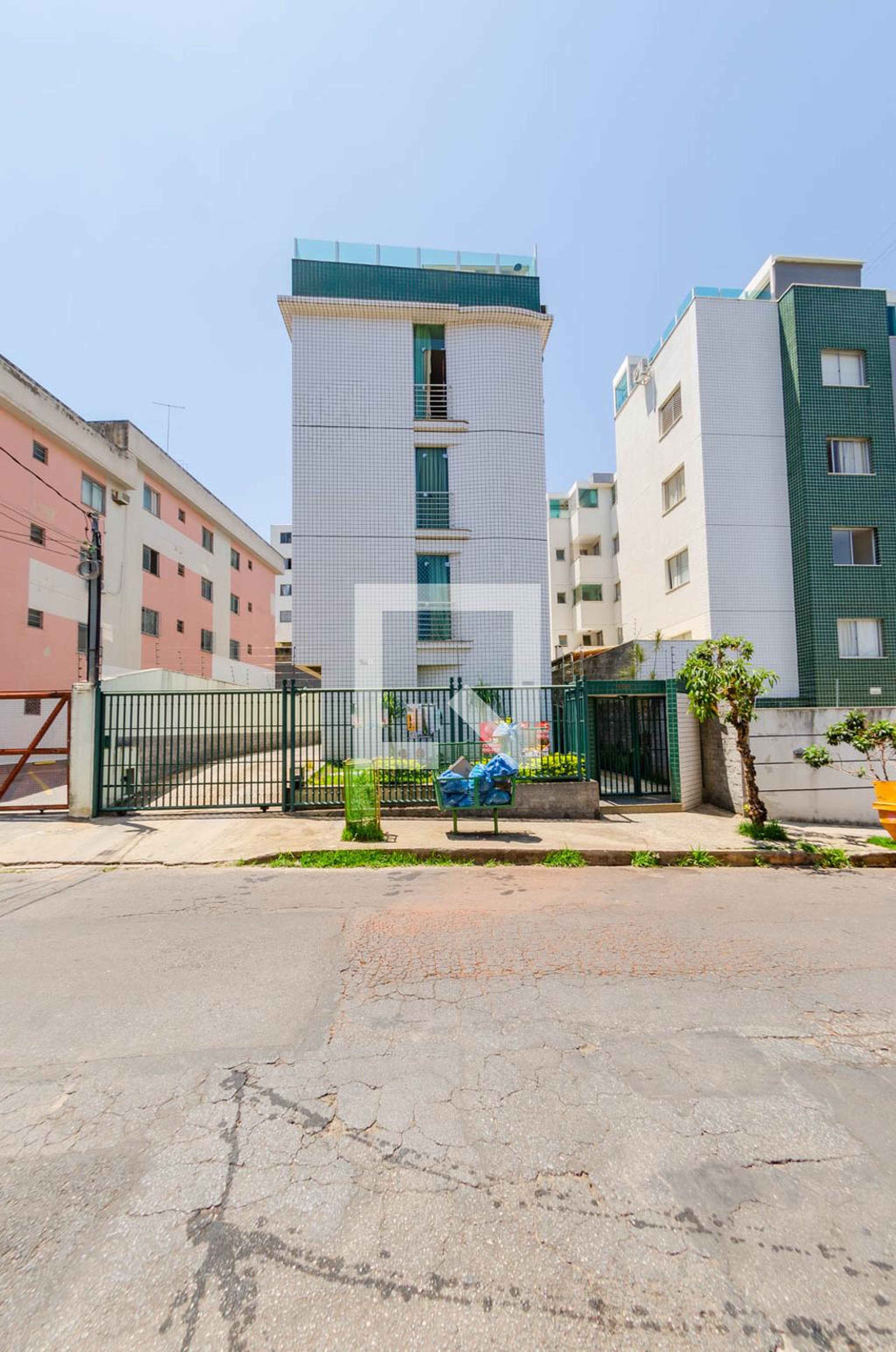 Fachada Condomínio em Rua Antônio Cesário da Rocha, 100