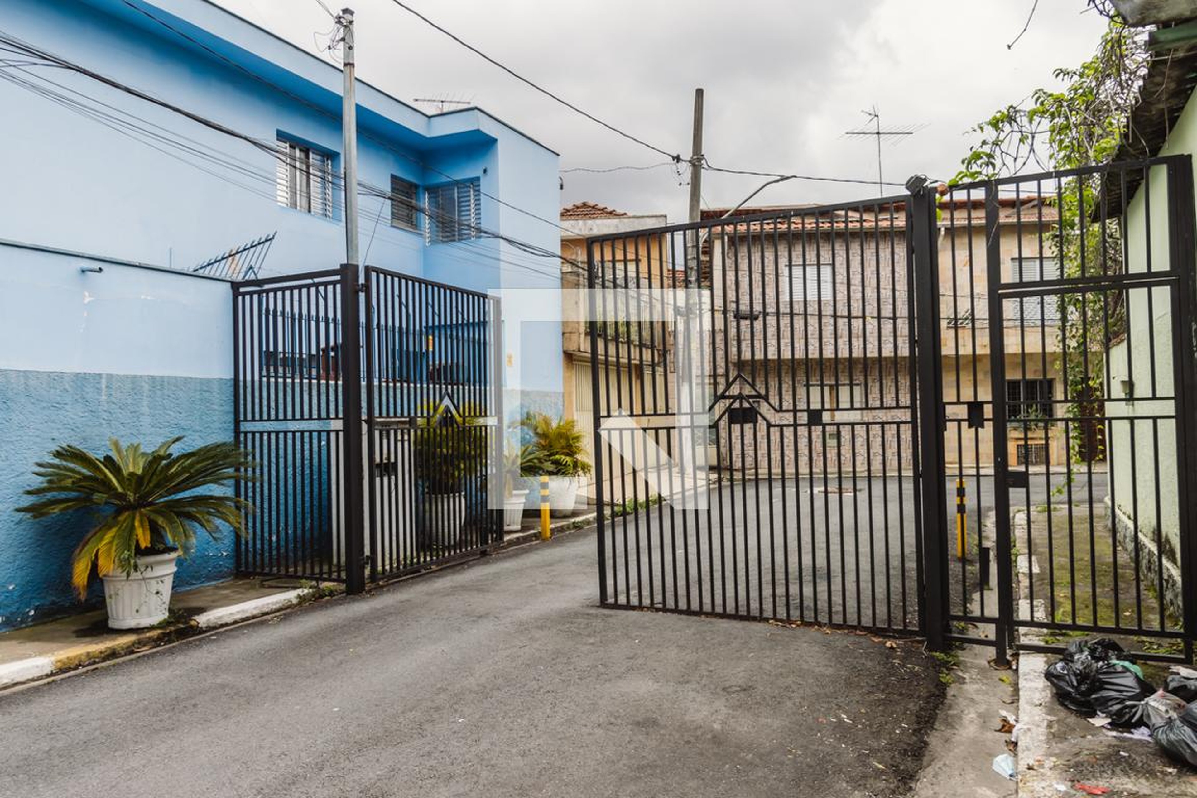 Fachada Condomínio em Rua Solon, 200