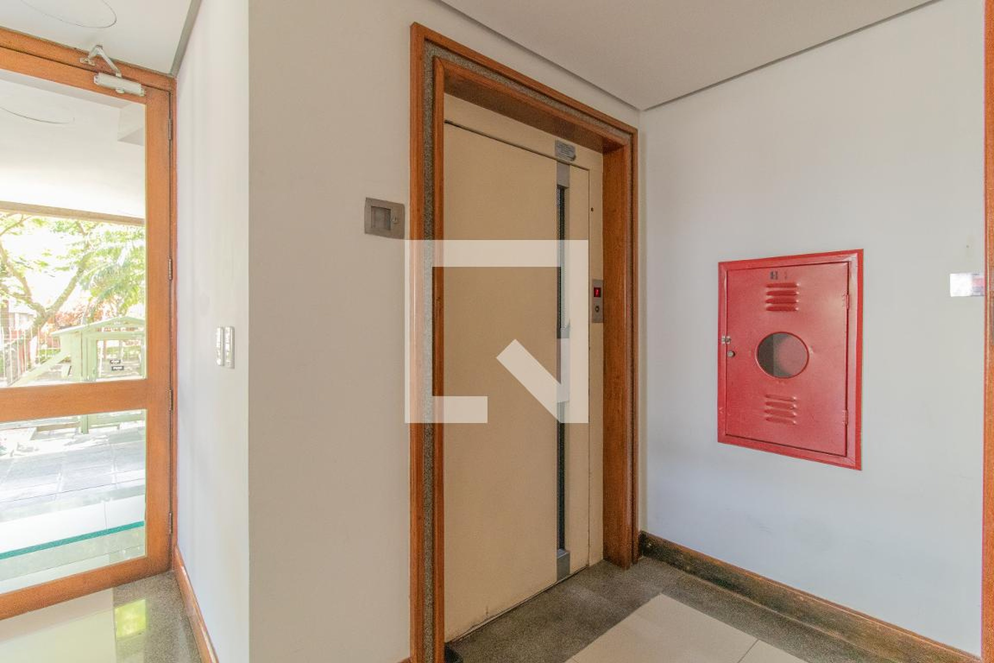 Hall - Plaza Tolouse