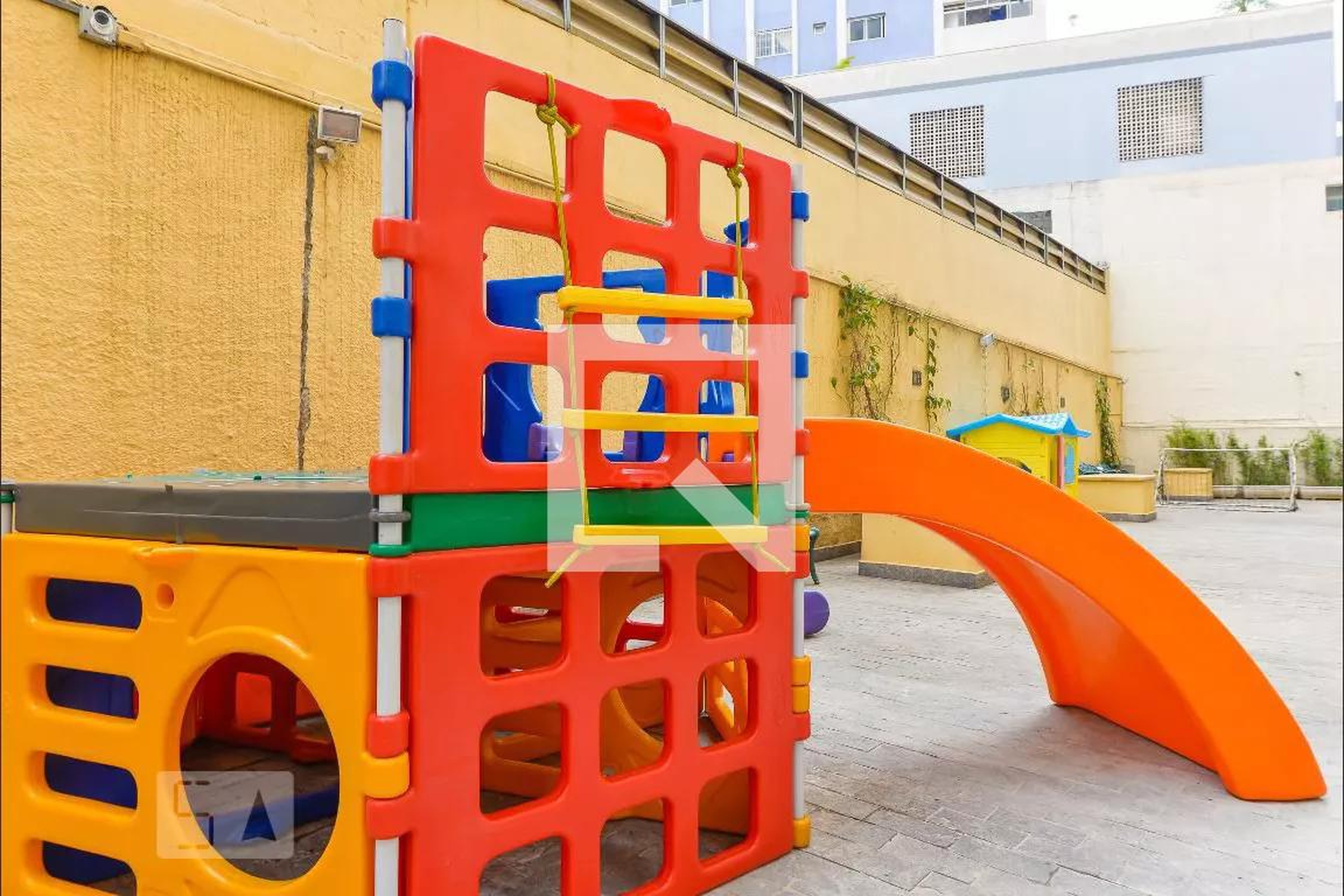 Playground - Dona Carmen