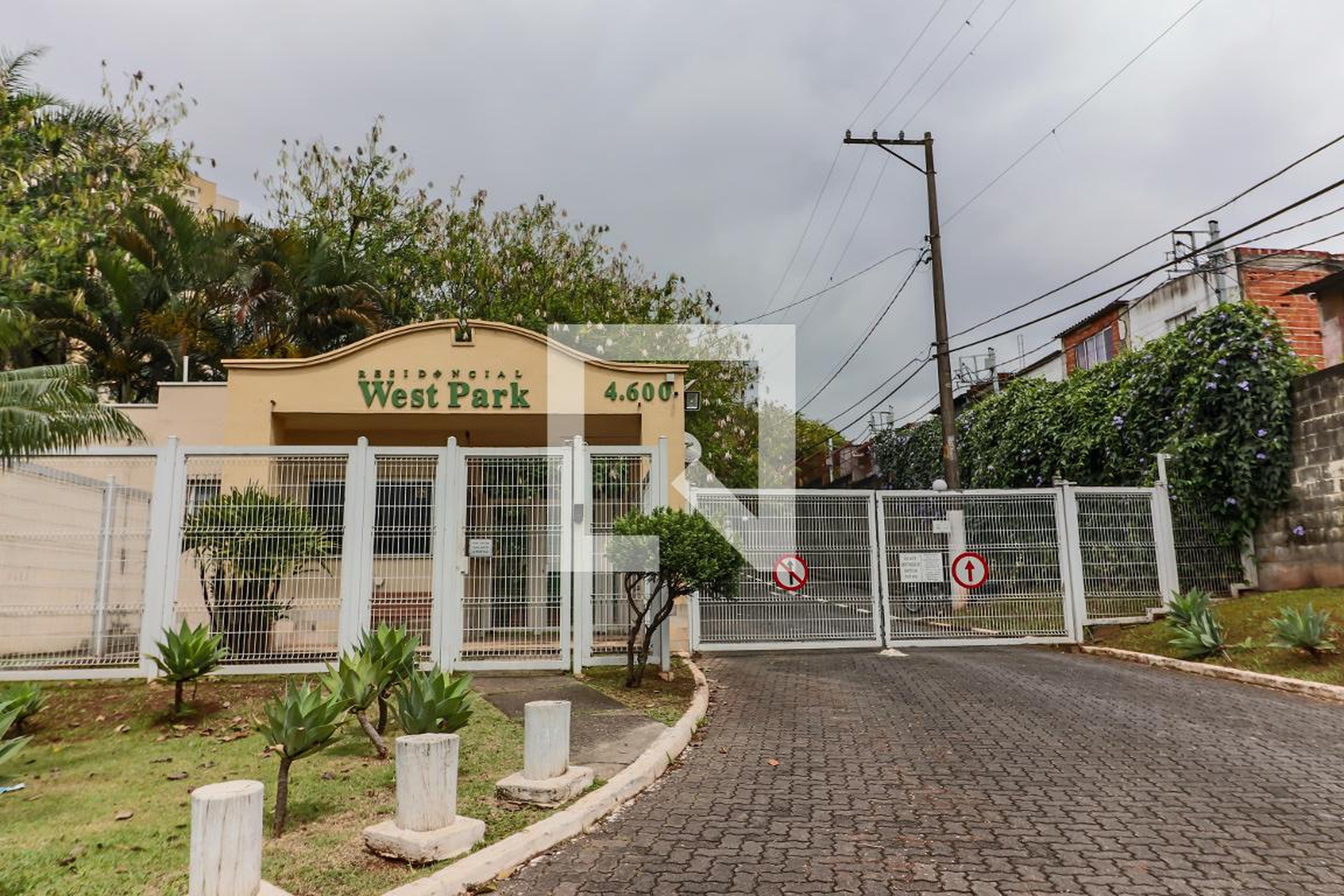 Fachada do Condomínio Condomínio West Park