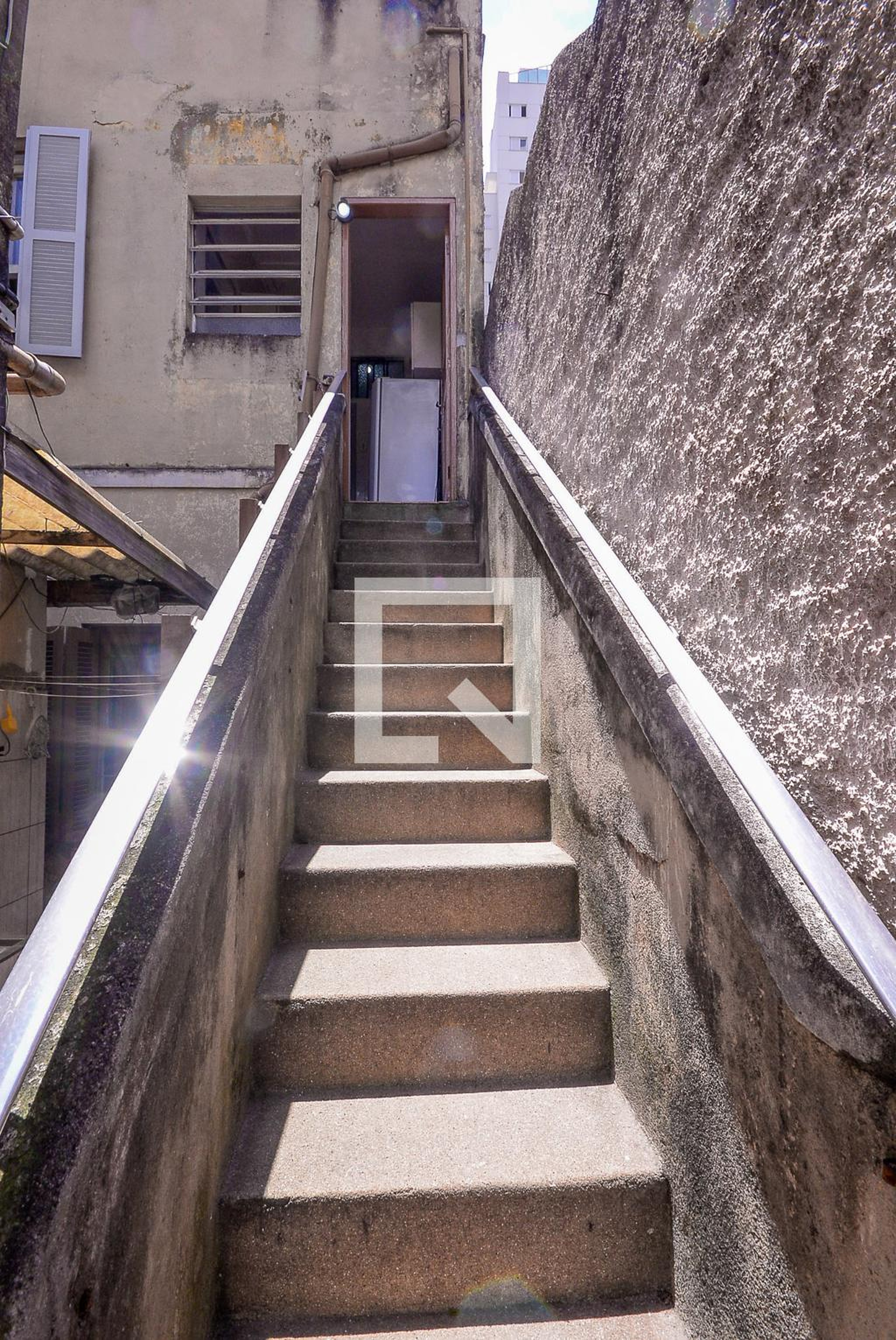 Entrada Condomínio em Rua Gregório Serrão, 145