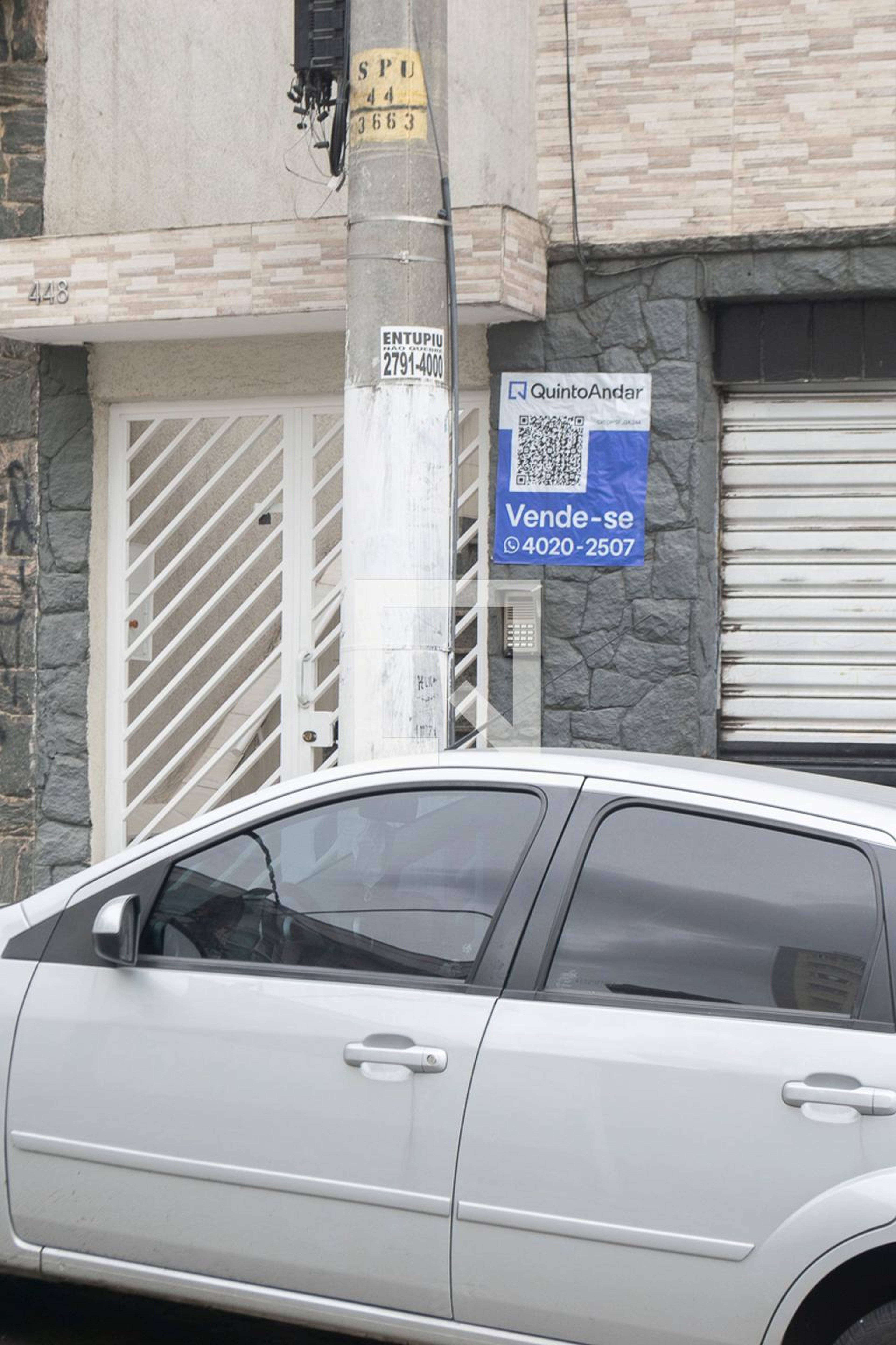 Fachada Condomínio em Rua Joaquim Norberto, 448