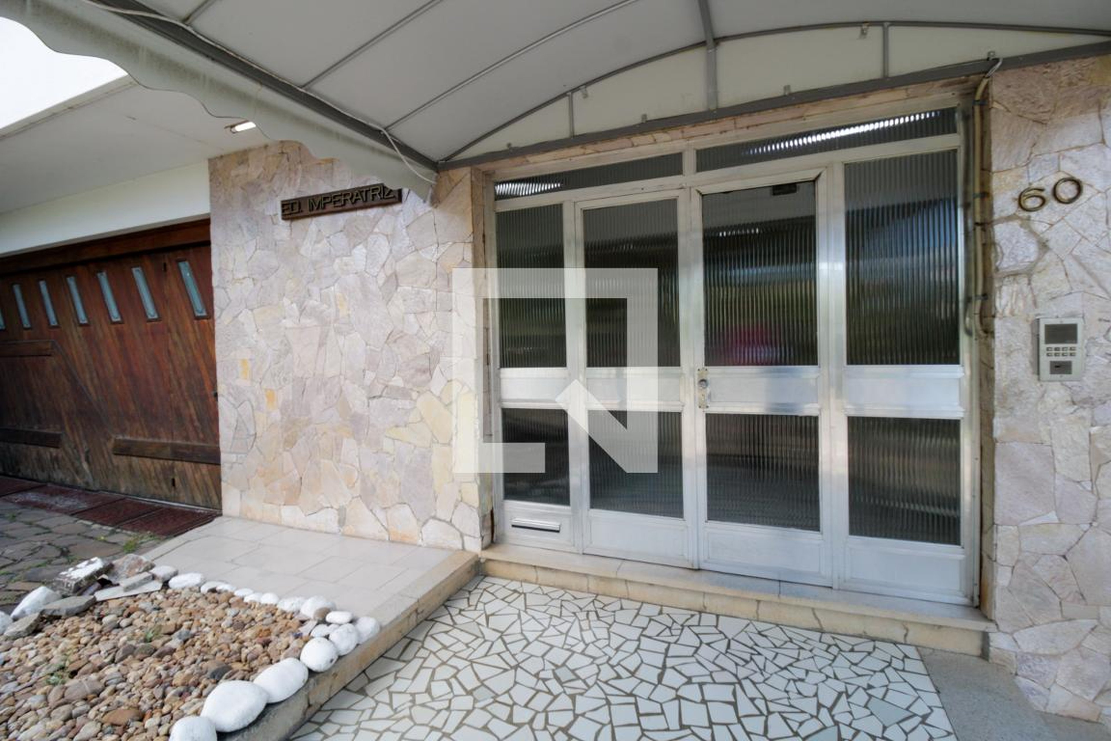 Fachada Condomínio em Rua Casemiro de Abreu, 60