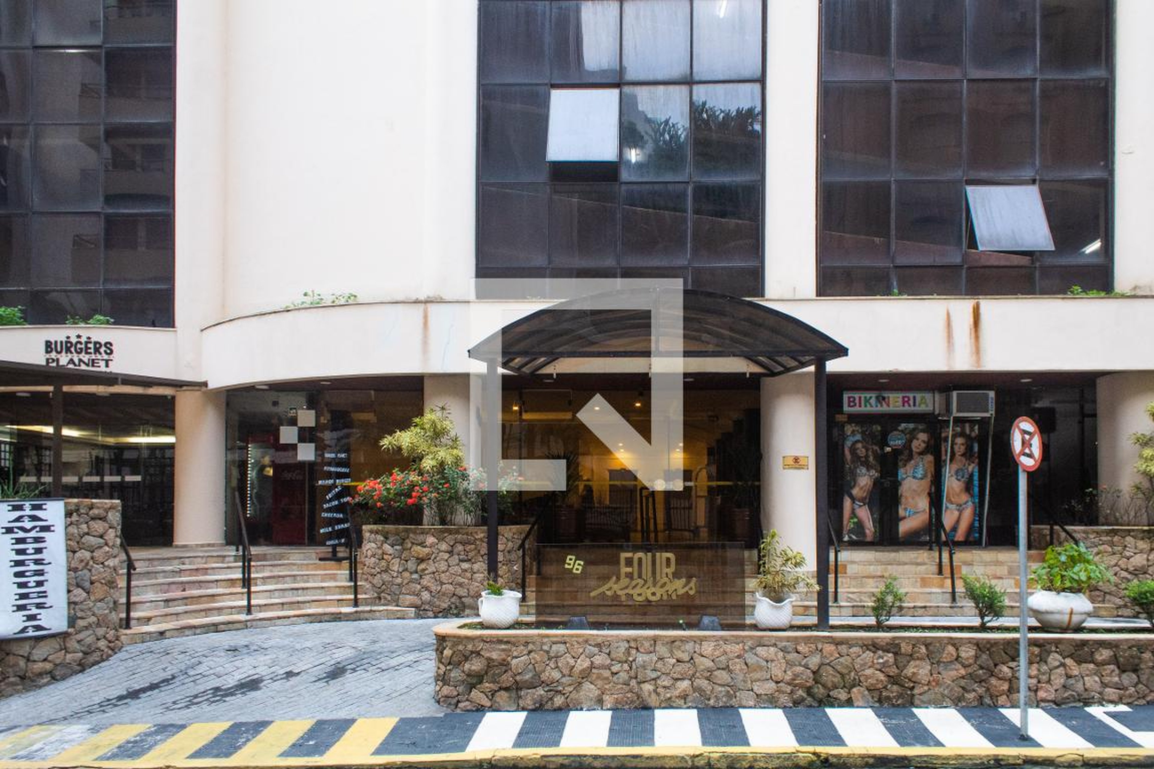 Fachada do Prédio Edifício Four Seasons