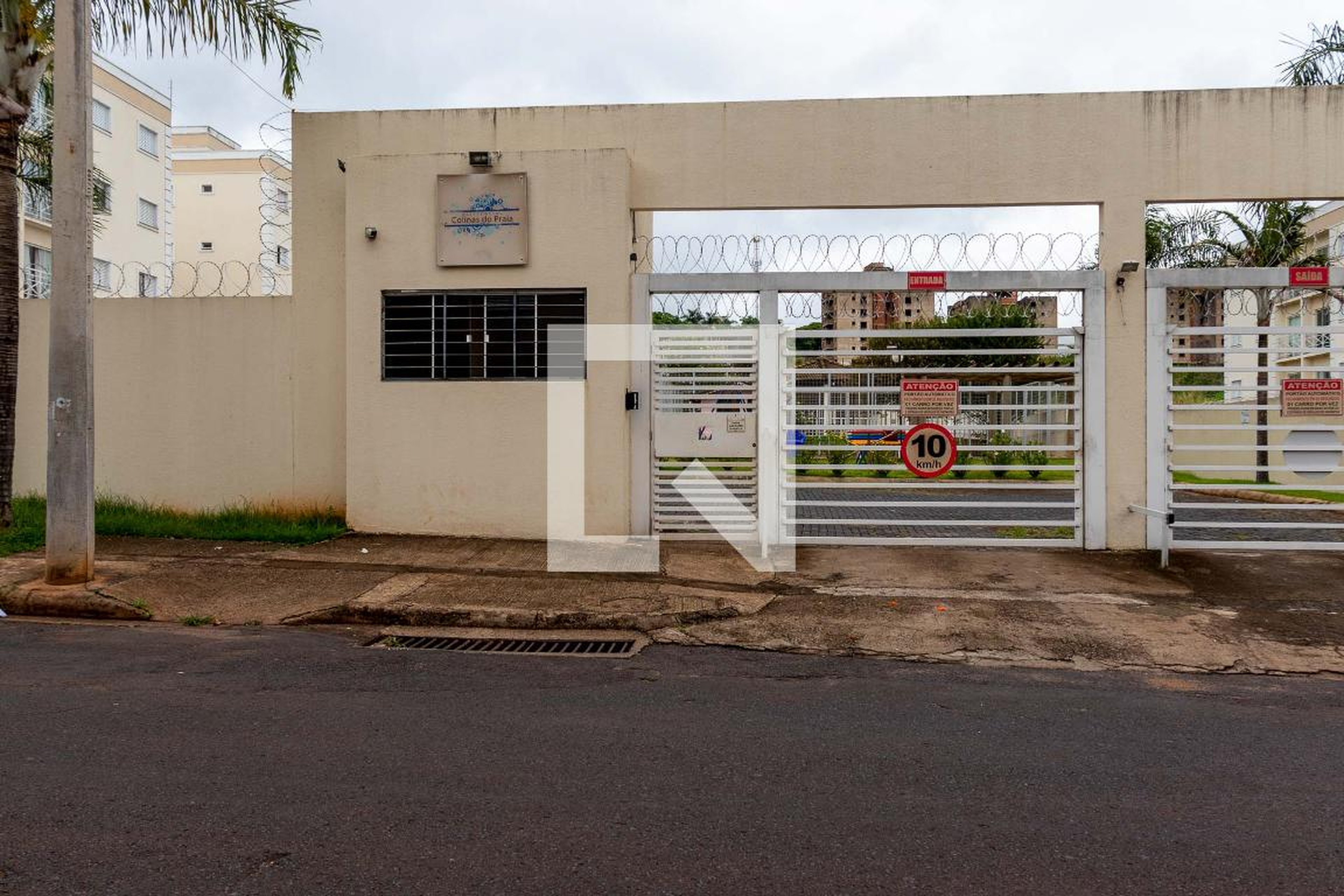 Fachada Condomínio Colinas do Praia