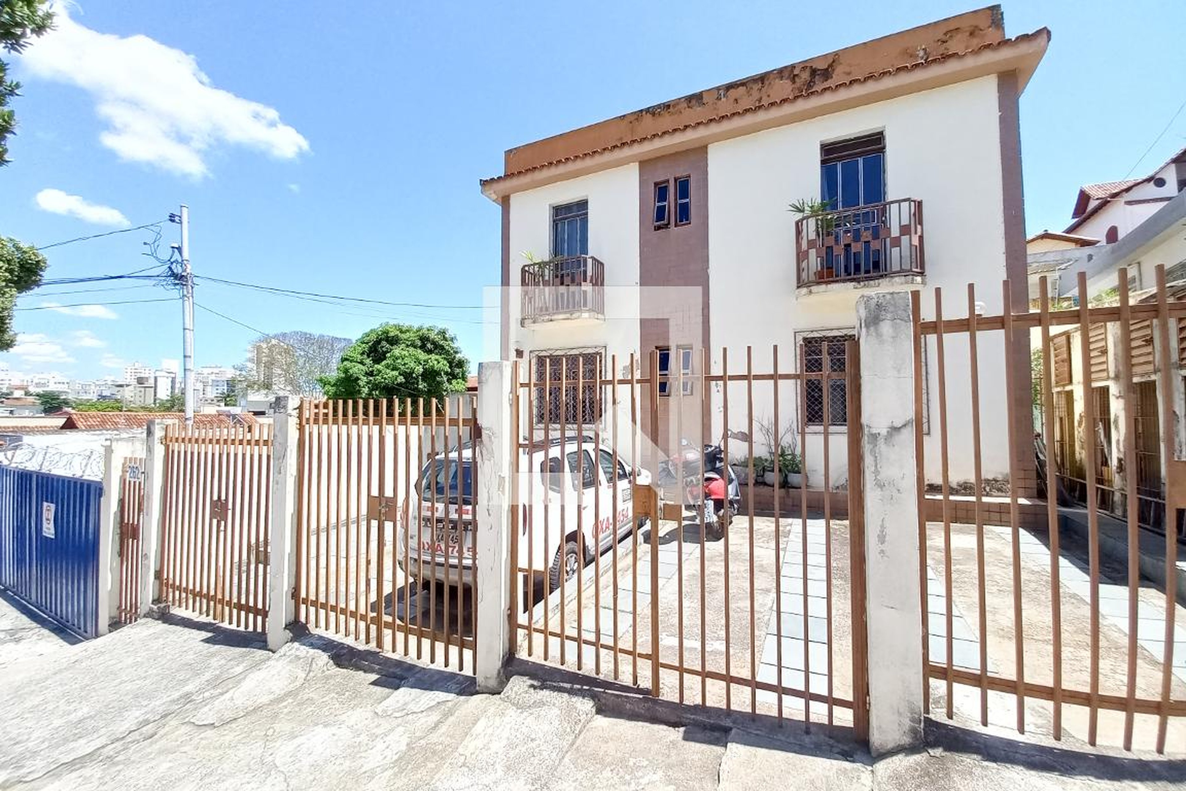 Fachada Condomínio em Rua Pérsio Babo de Resende, 262