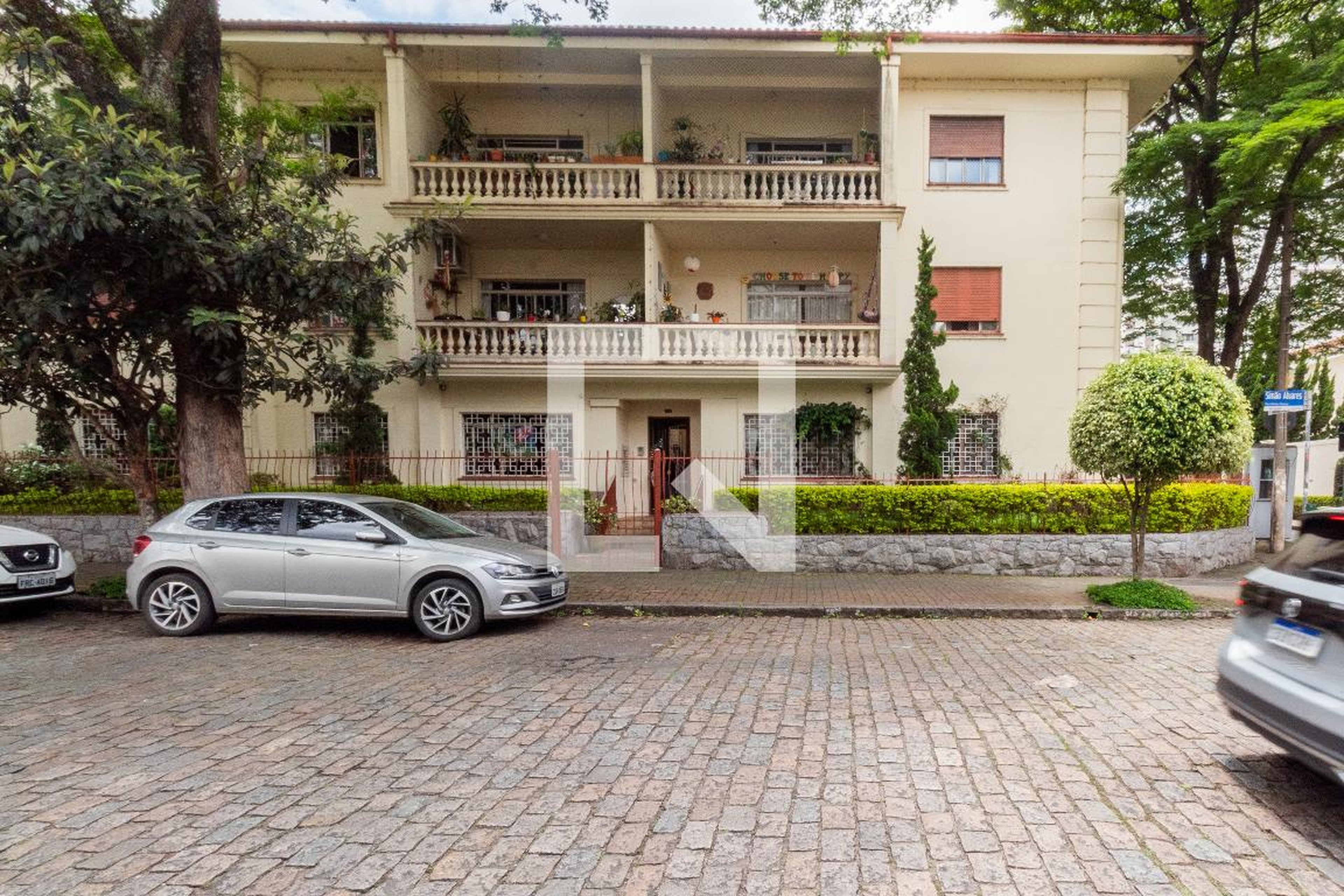 Fachada Condomínio em Rua Simão Álvares, 292