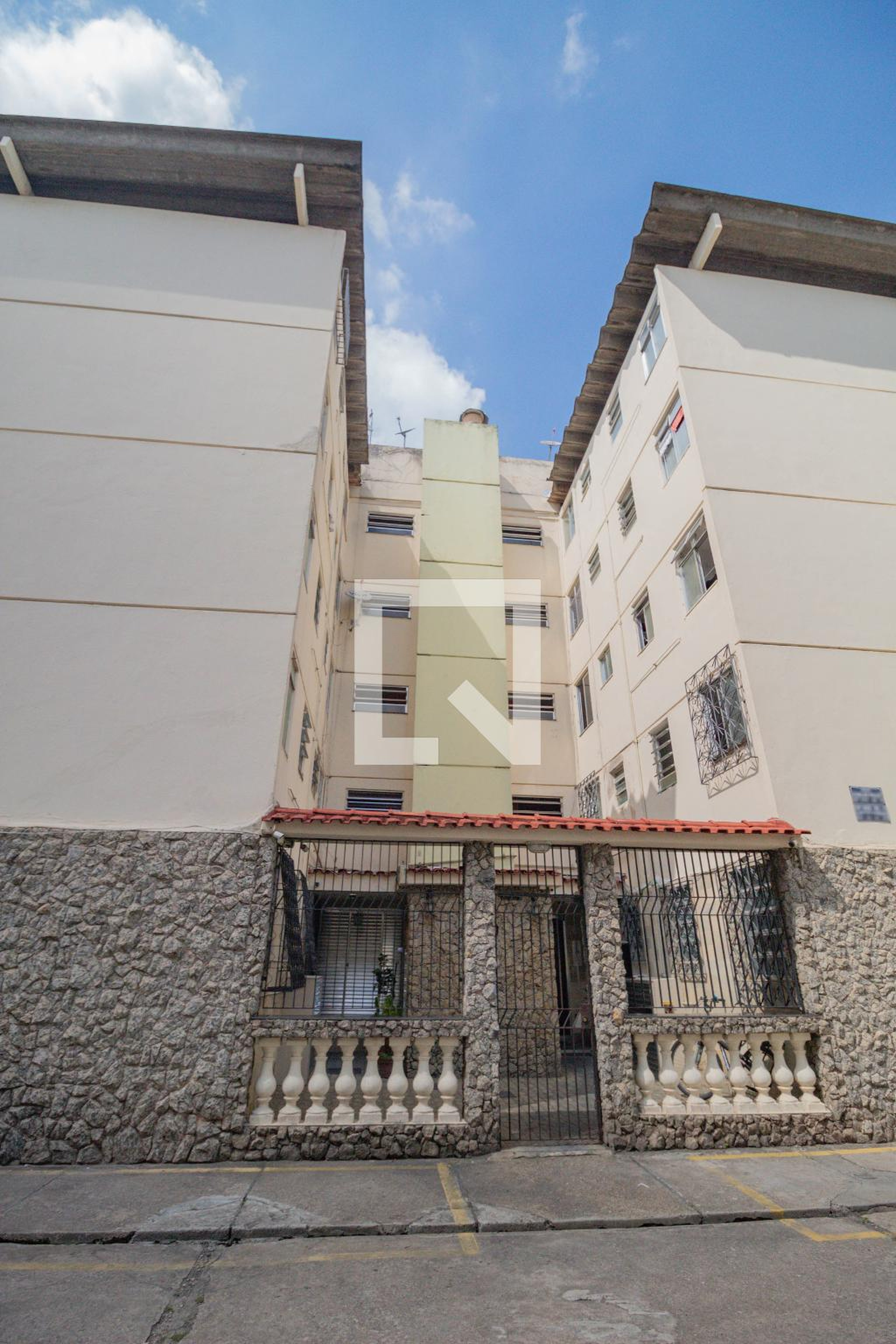 Fachada do Prédio Condomínio em Rua Carlos Palut, 395