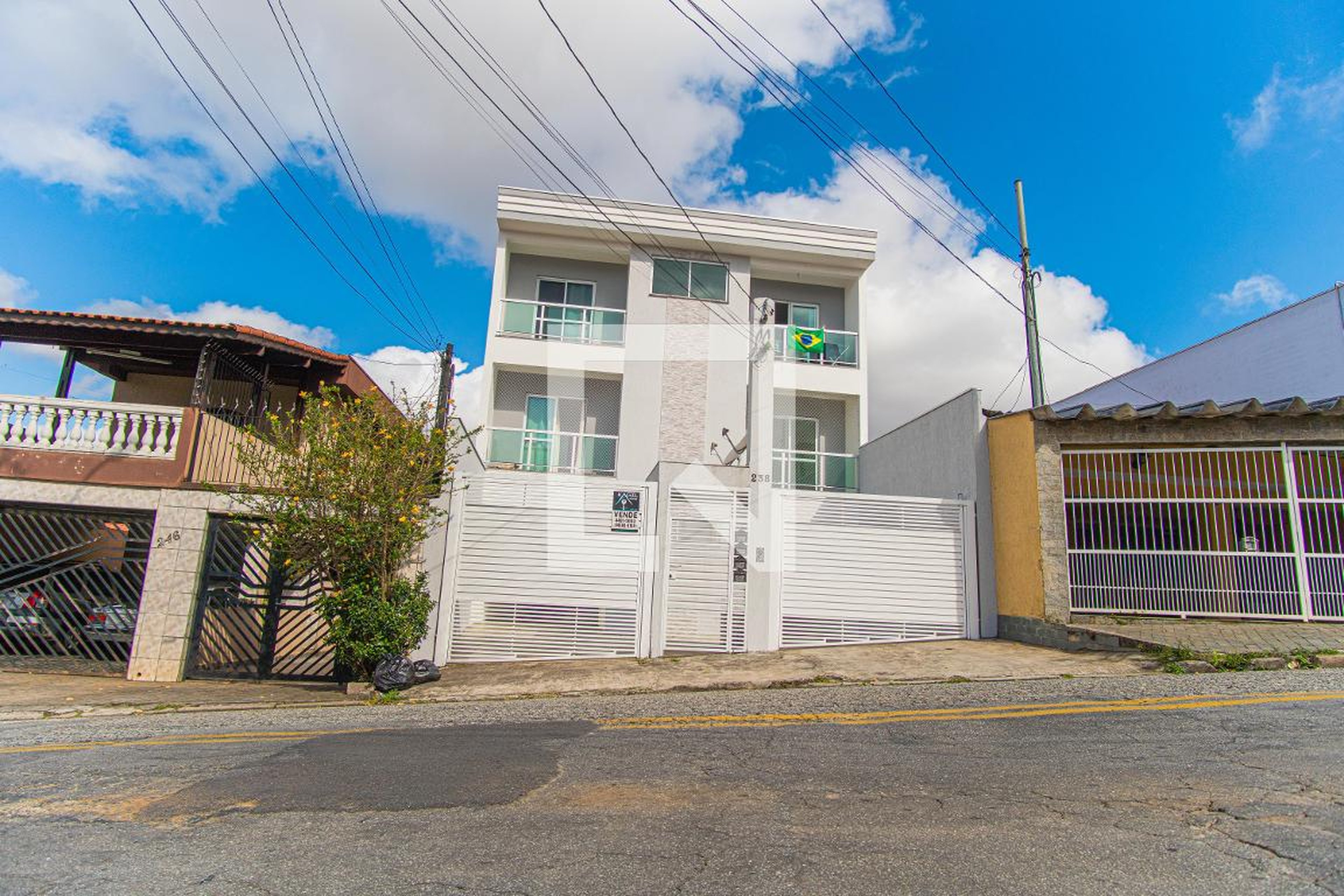 Fachada Condomínio em Rua Cabreúva, 238
