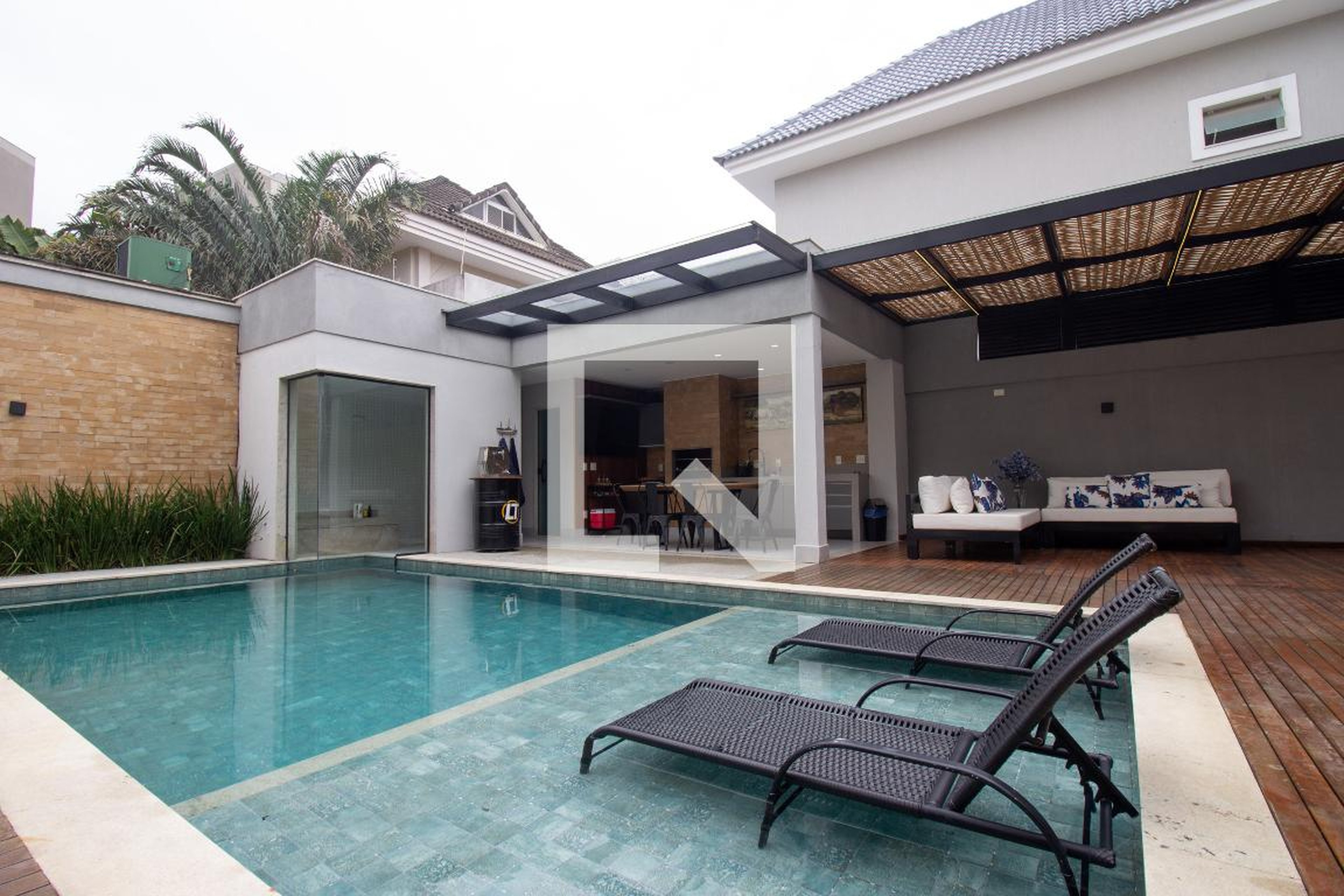 Piscina Condomínio em Rua Mario Albuquerque, 400