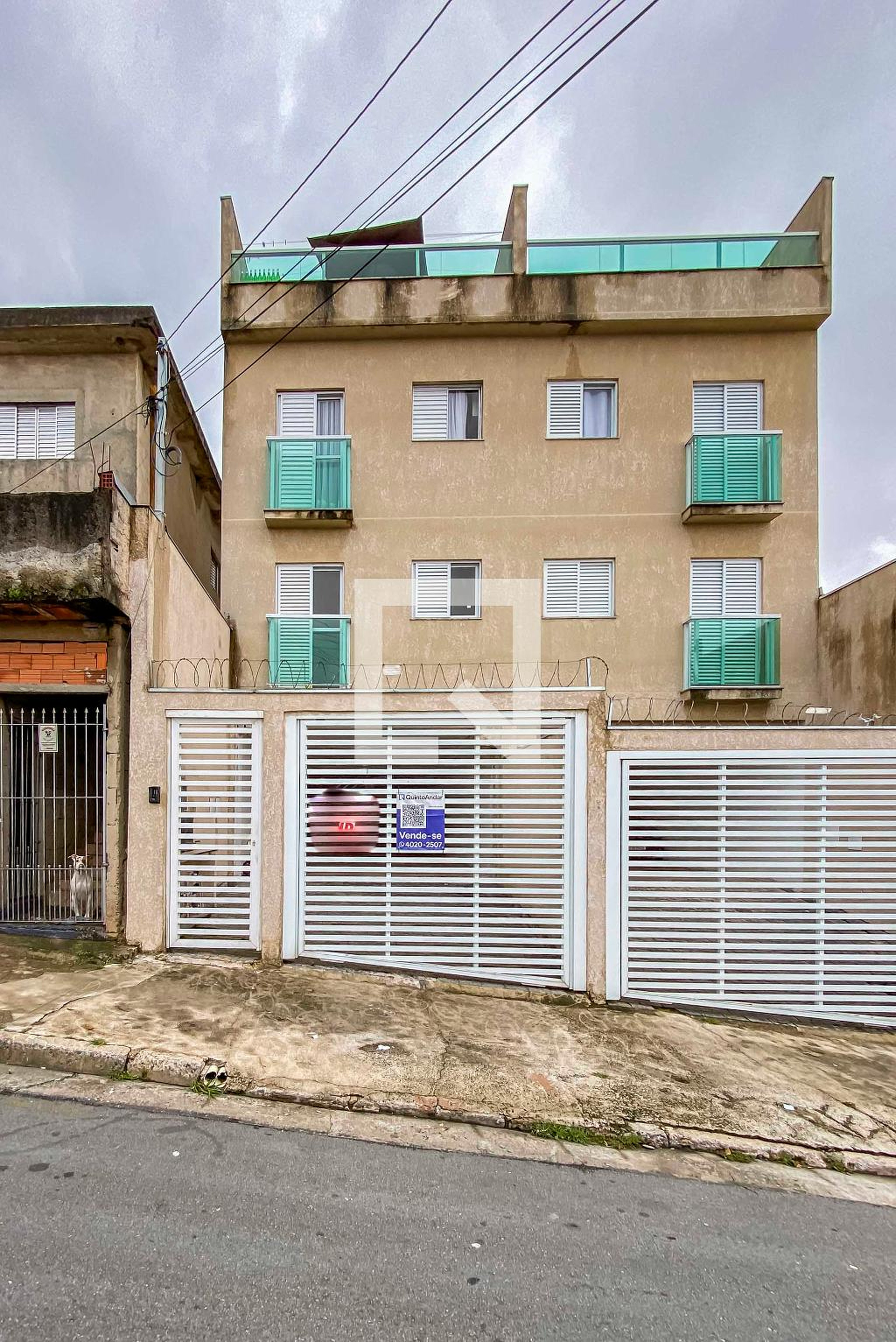 Fachada Condomínio em Rua Cristóvão Colombo, 58