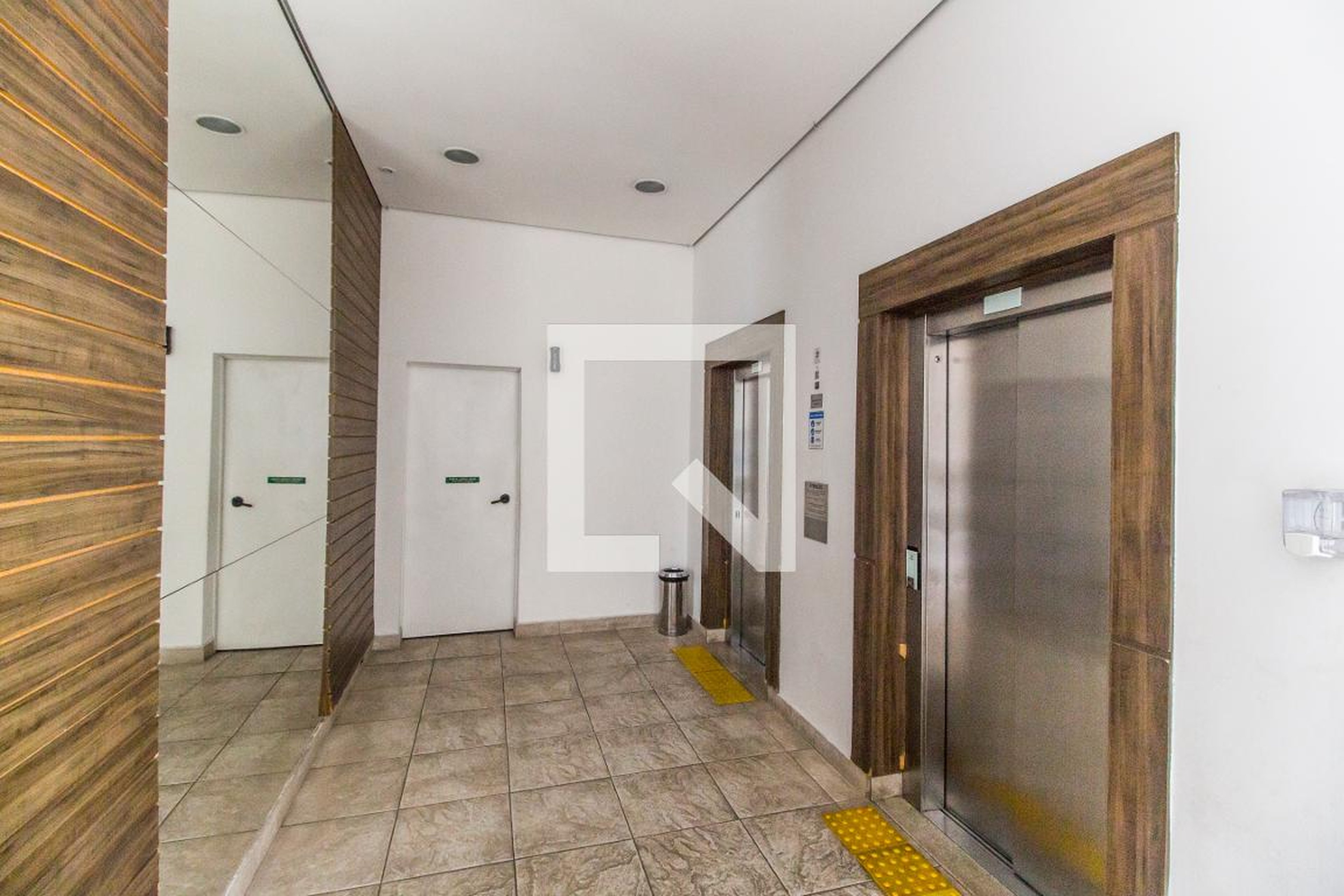 Hall de entrada Condomínio em Rua Werner Goldberg, 74