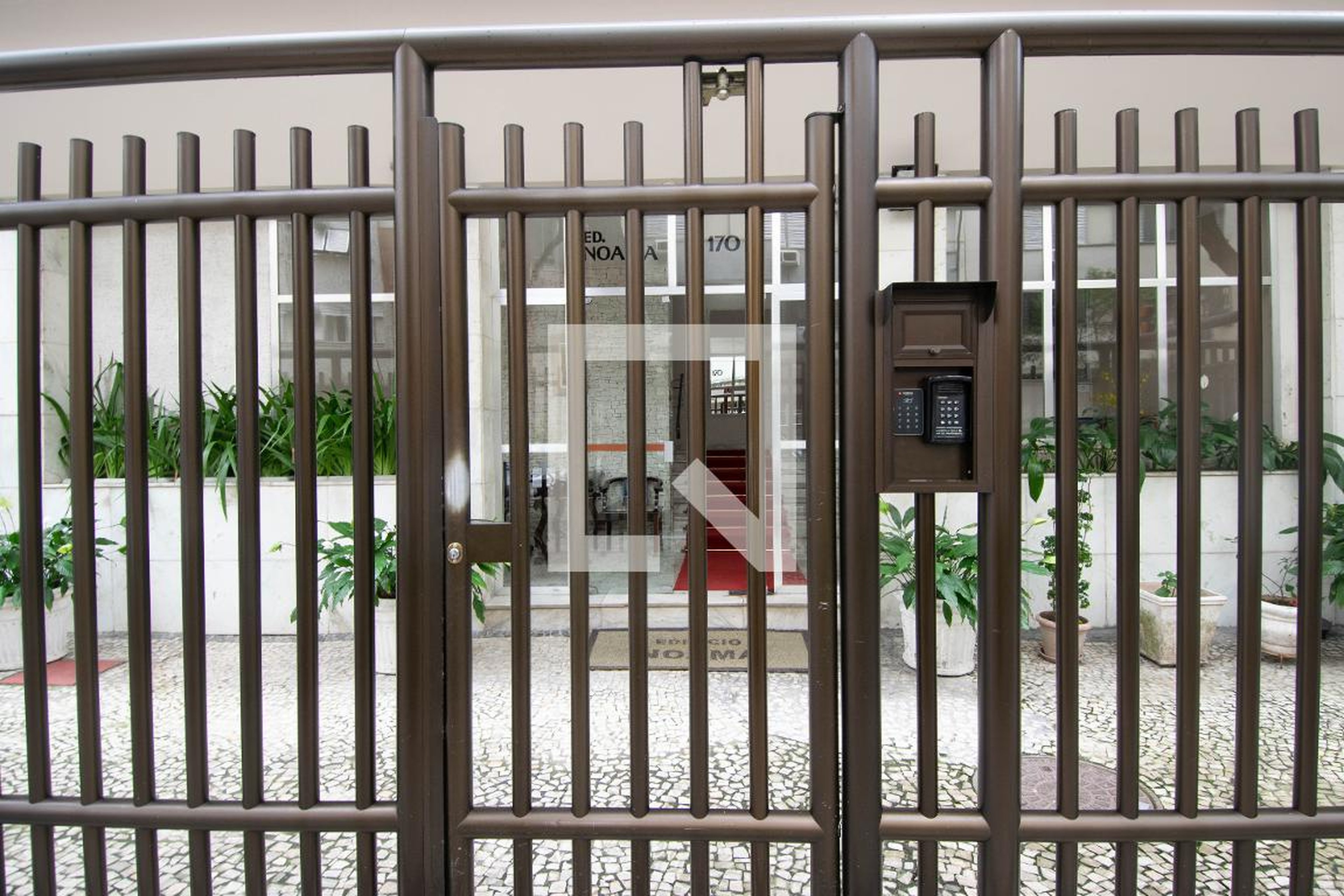 Fachada Condomínio em Rua Leopoldo Miguez, 170