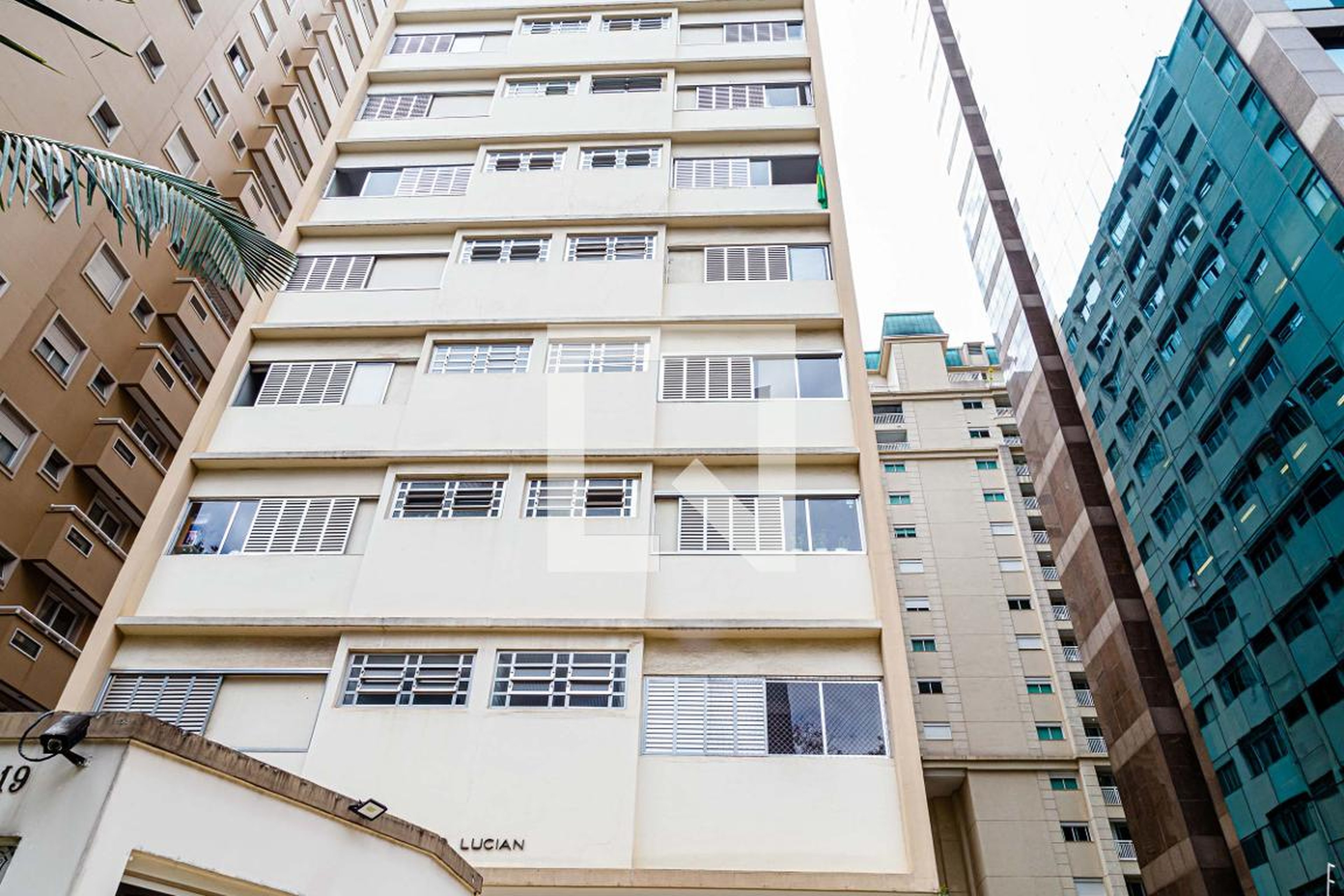 Fachada do Prédio Condomínio Lucian