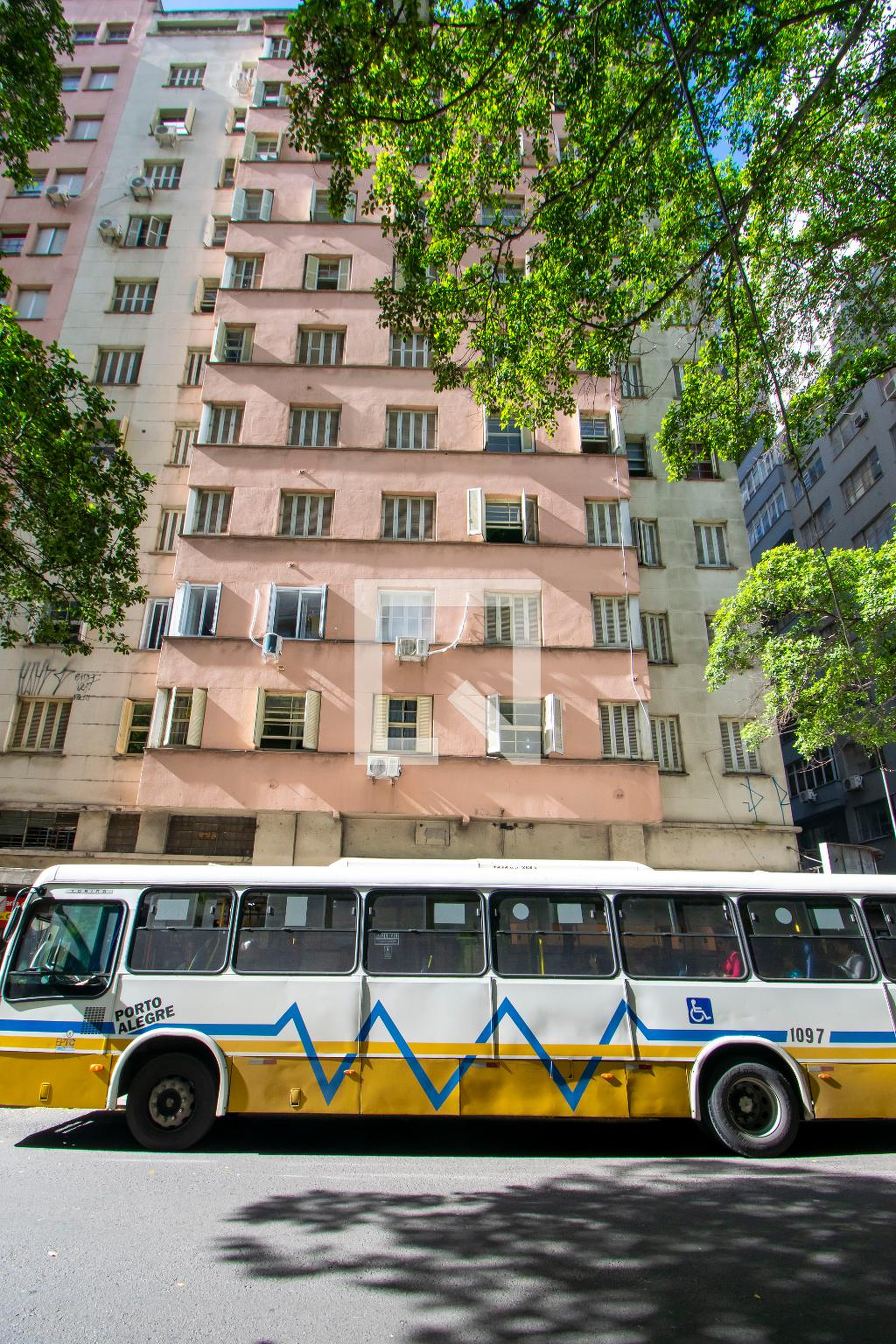 Fachada do Prédio Condomínio em Avenida Senador Salgado Filho, 160