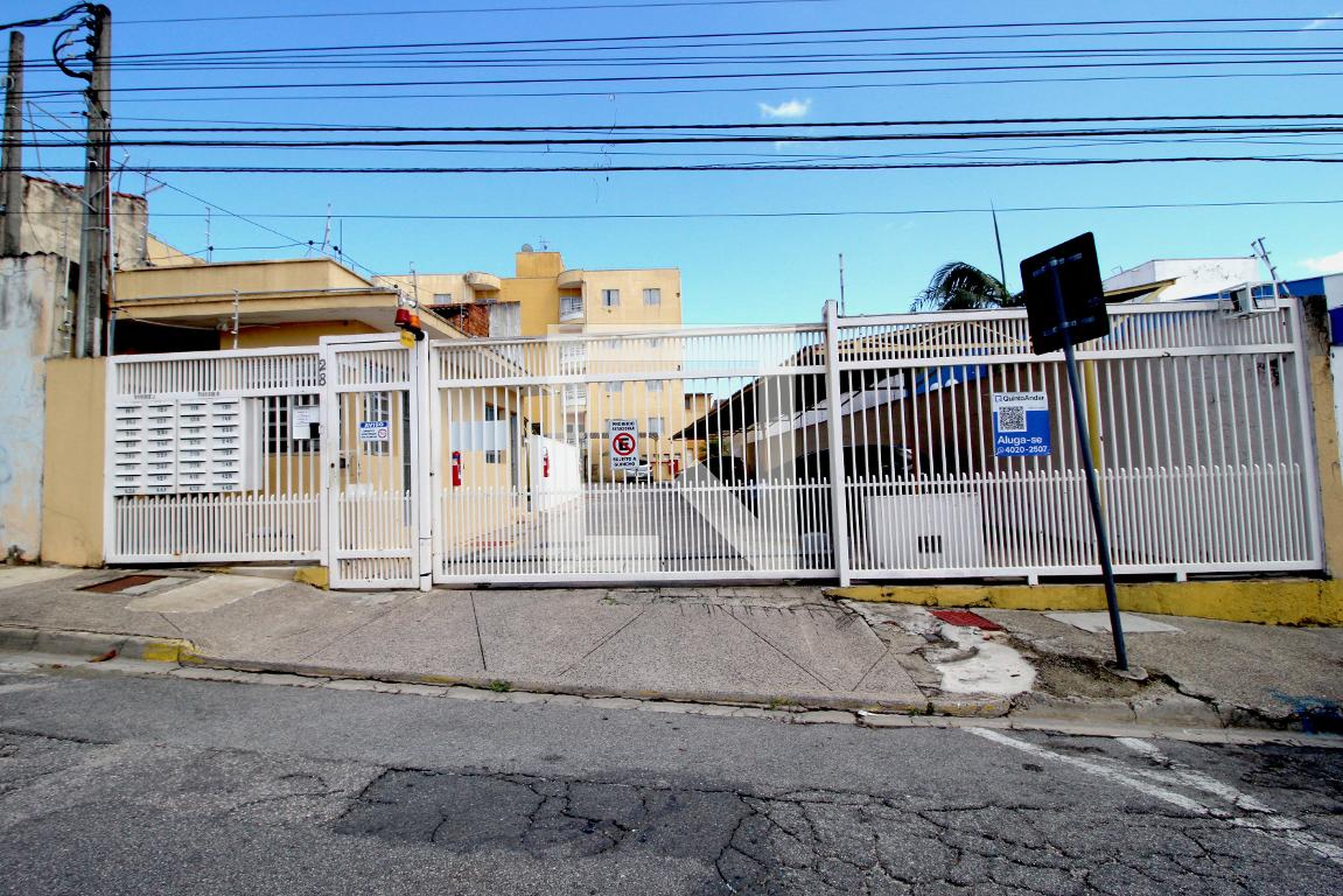 Fachada Condomínio em Rua André Manente, 236