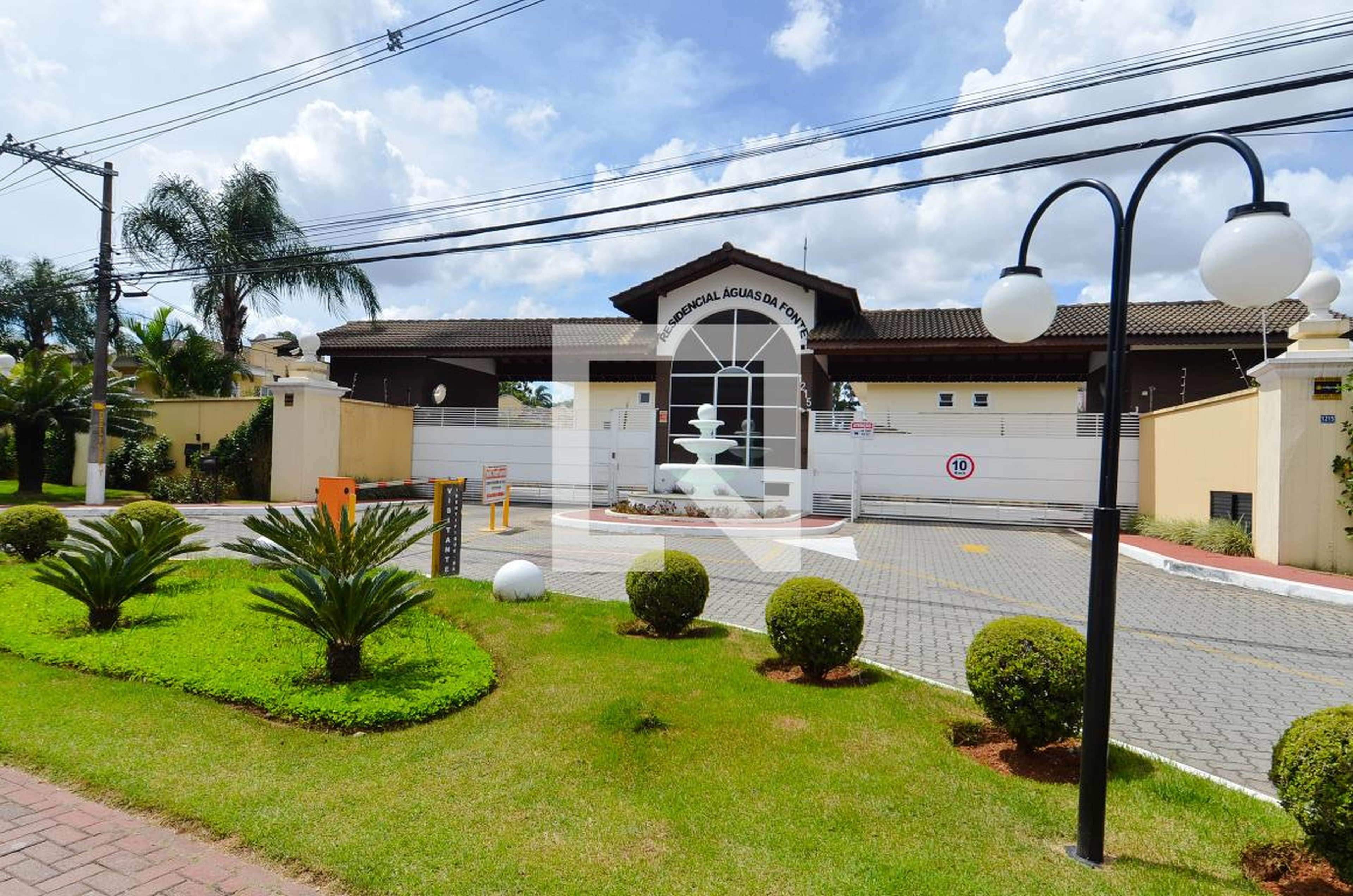 Fachada do Condomínio Condomínio Águas da Fonte