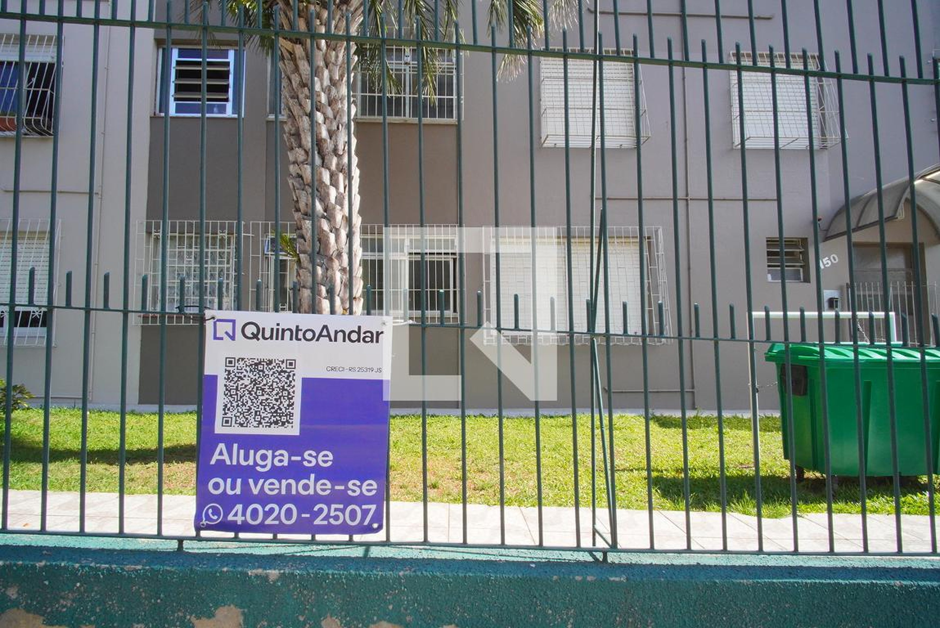 Fachada Condomínio Instalado Plaquinha: Aluguel Local: Janela