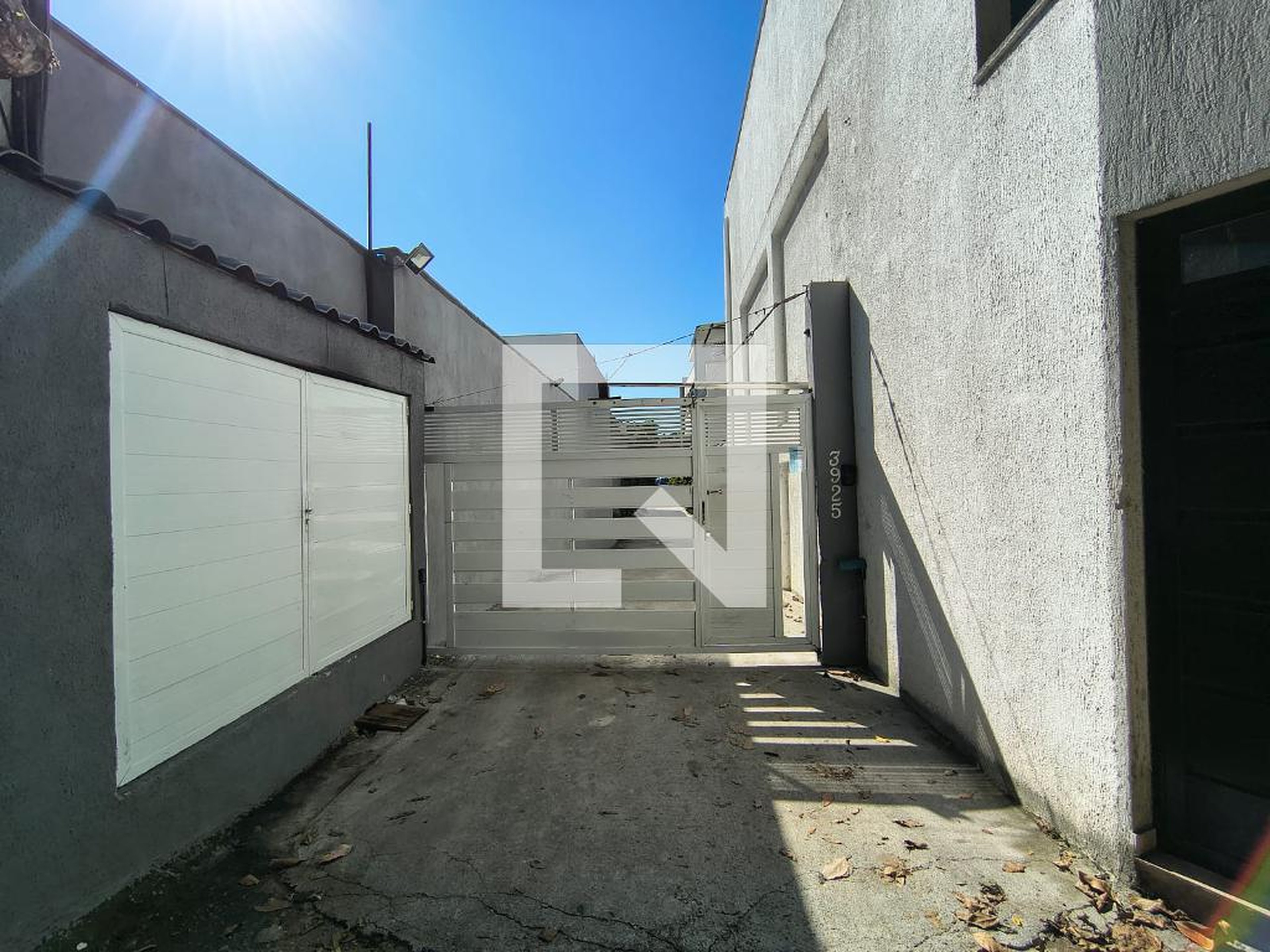 Fachada do Condomínio Condomínio em Estrada do Pontal, 3925
