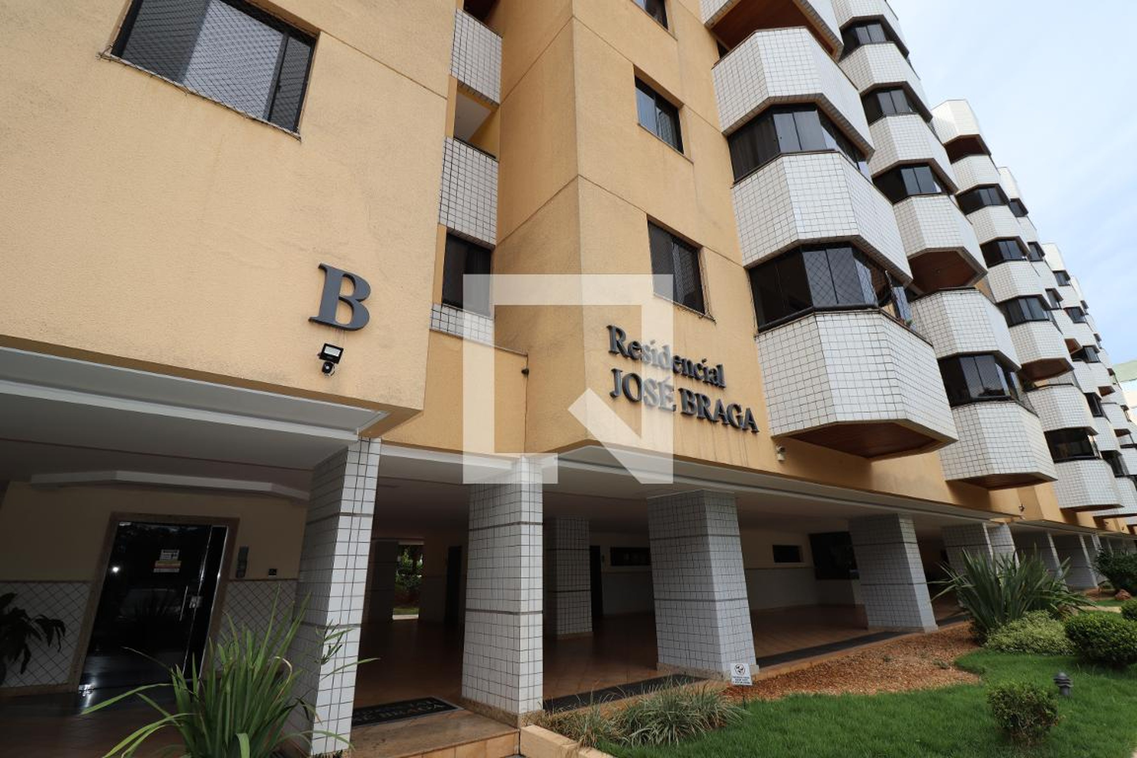 Fachada Condomínio em Sqsw, 303