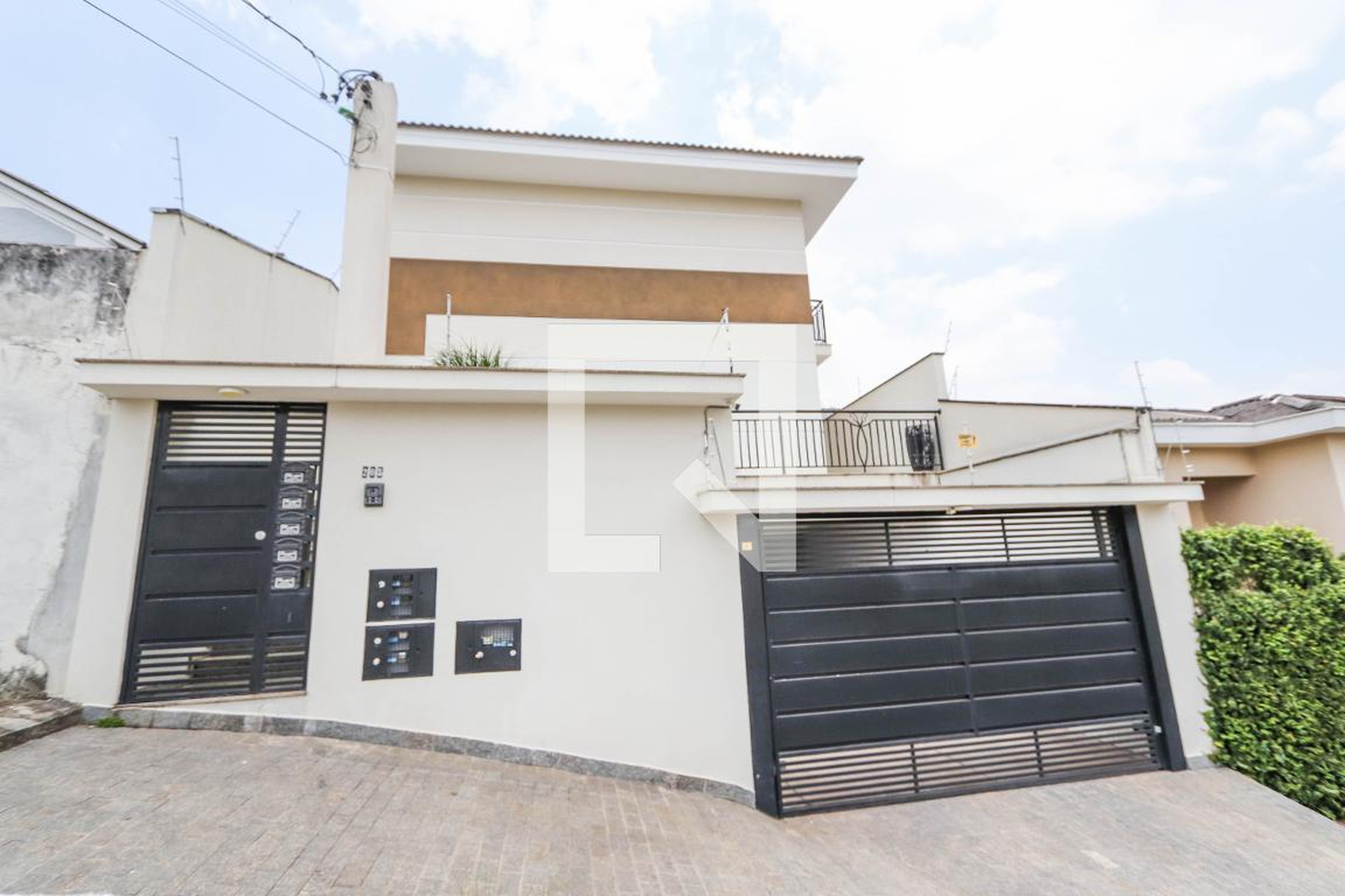 Fachada Condomínio em Rua Matos Cordeiro, 205