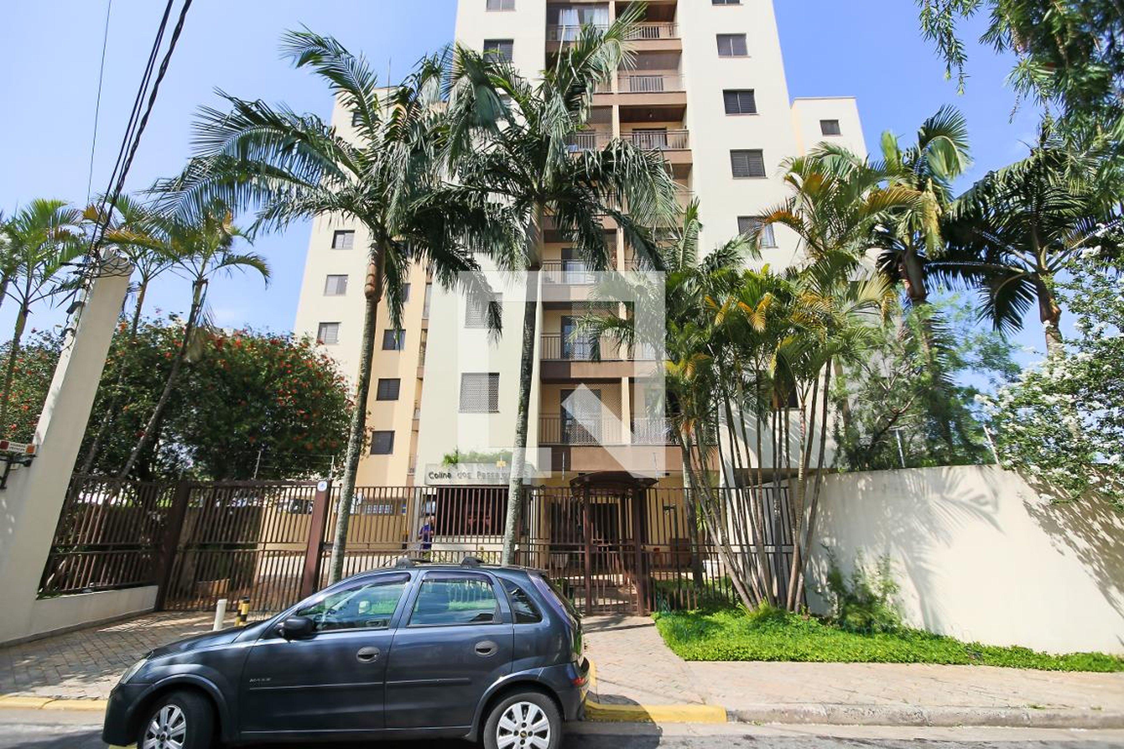 Fachada do Condomínio Condomínio Colina dos Pássaros