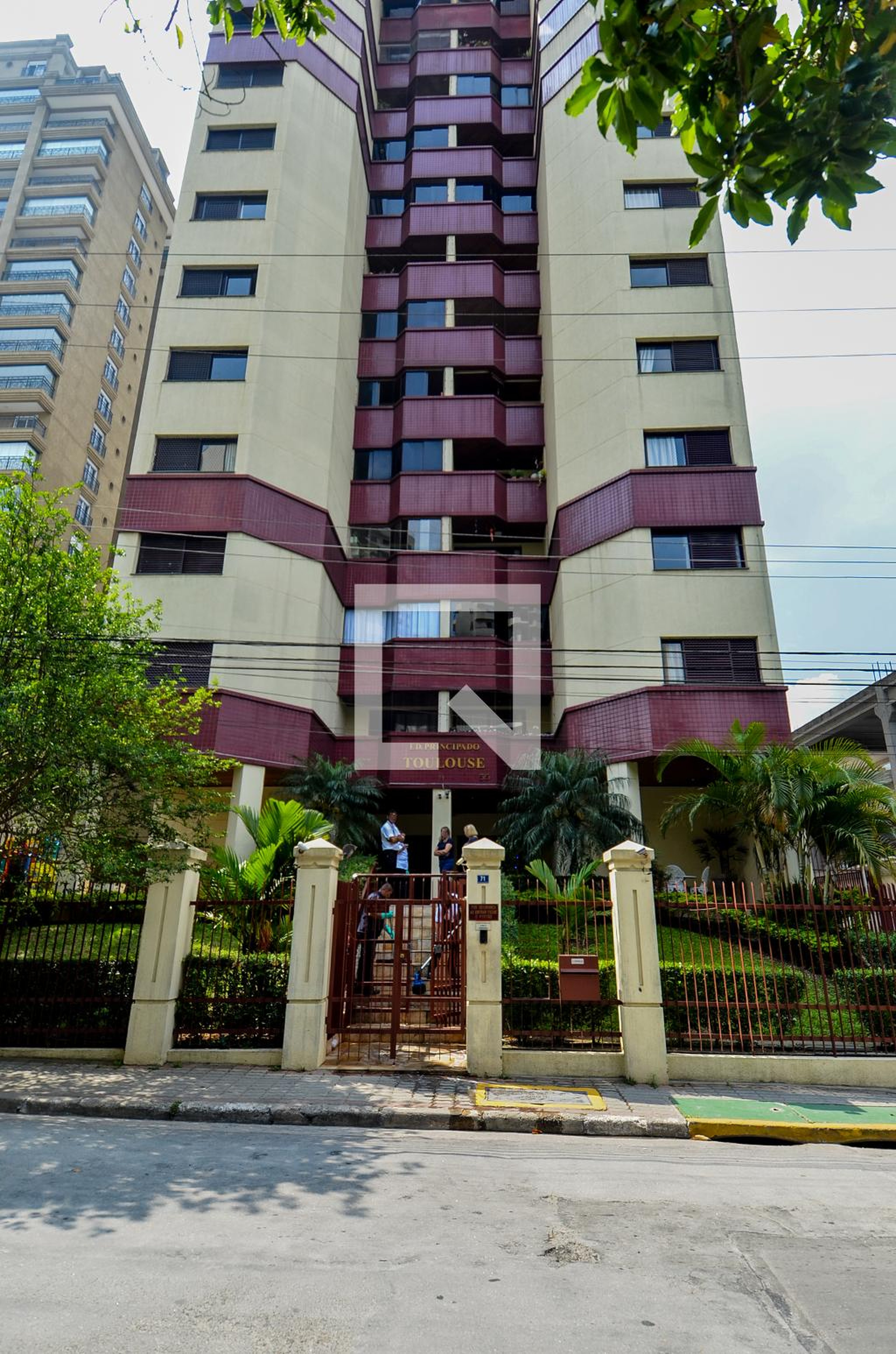 Fachada do Condomínio Edifício Principado Toulouse