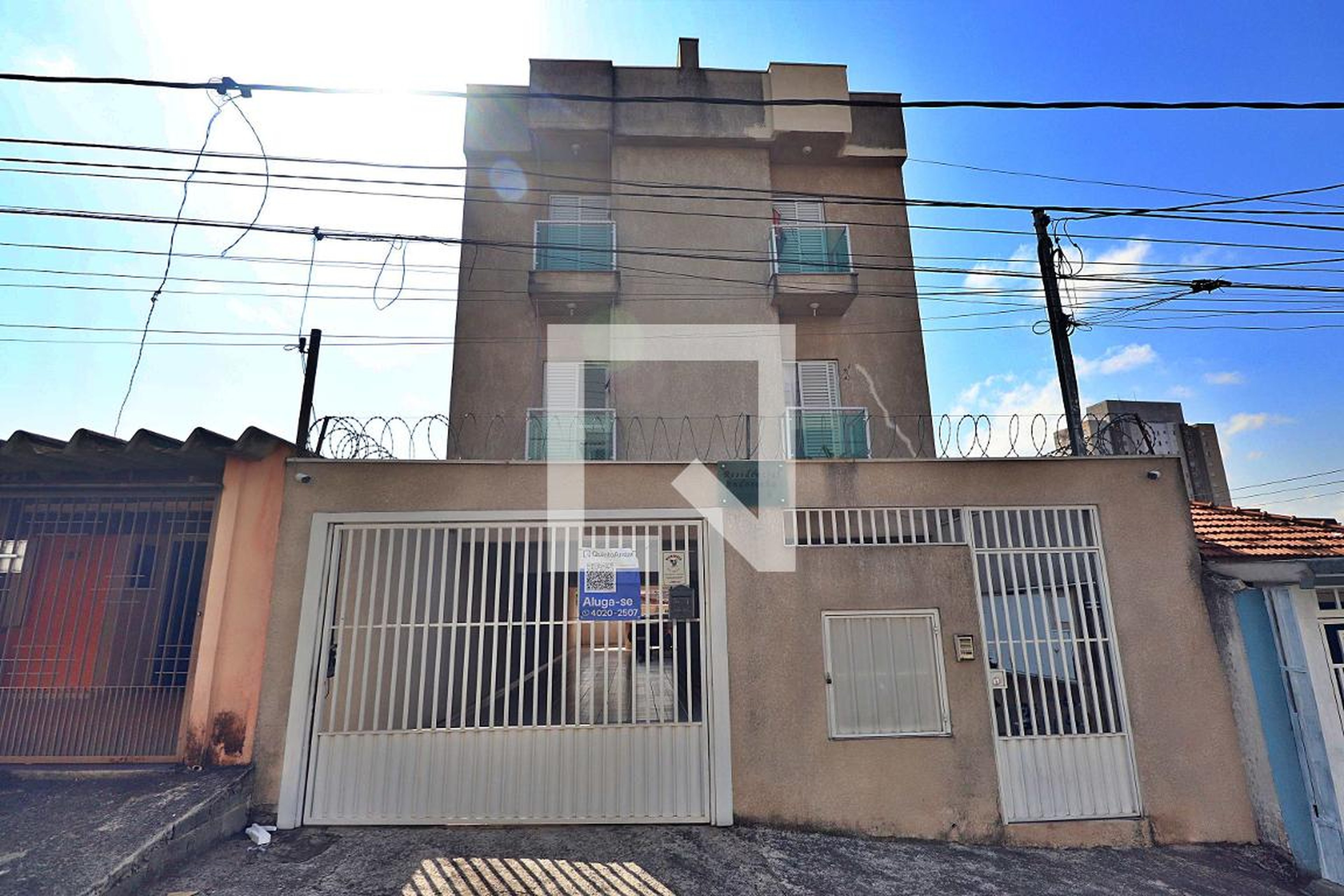 Fachada Condomínio em Rua Manila, 997