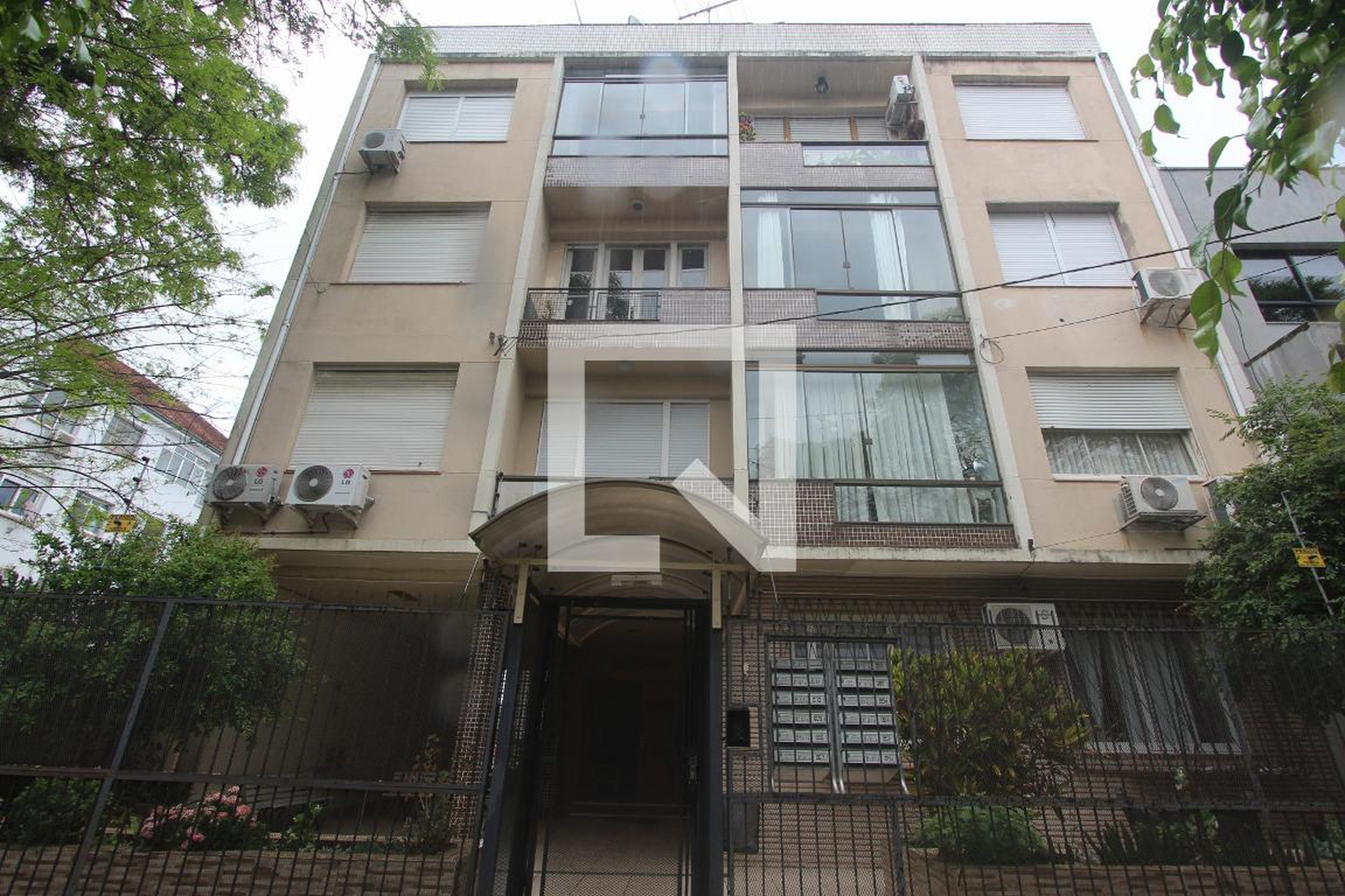 Fachada do Condomínio Edifício Clarice