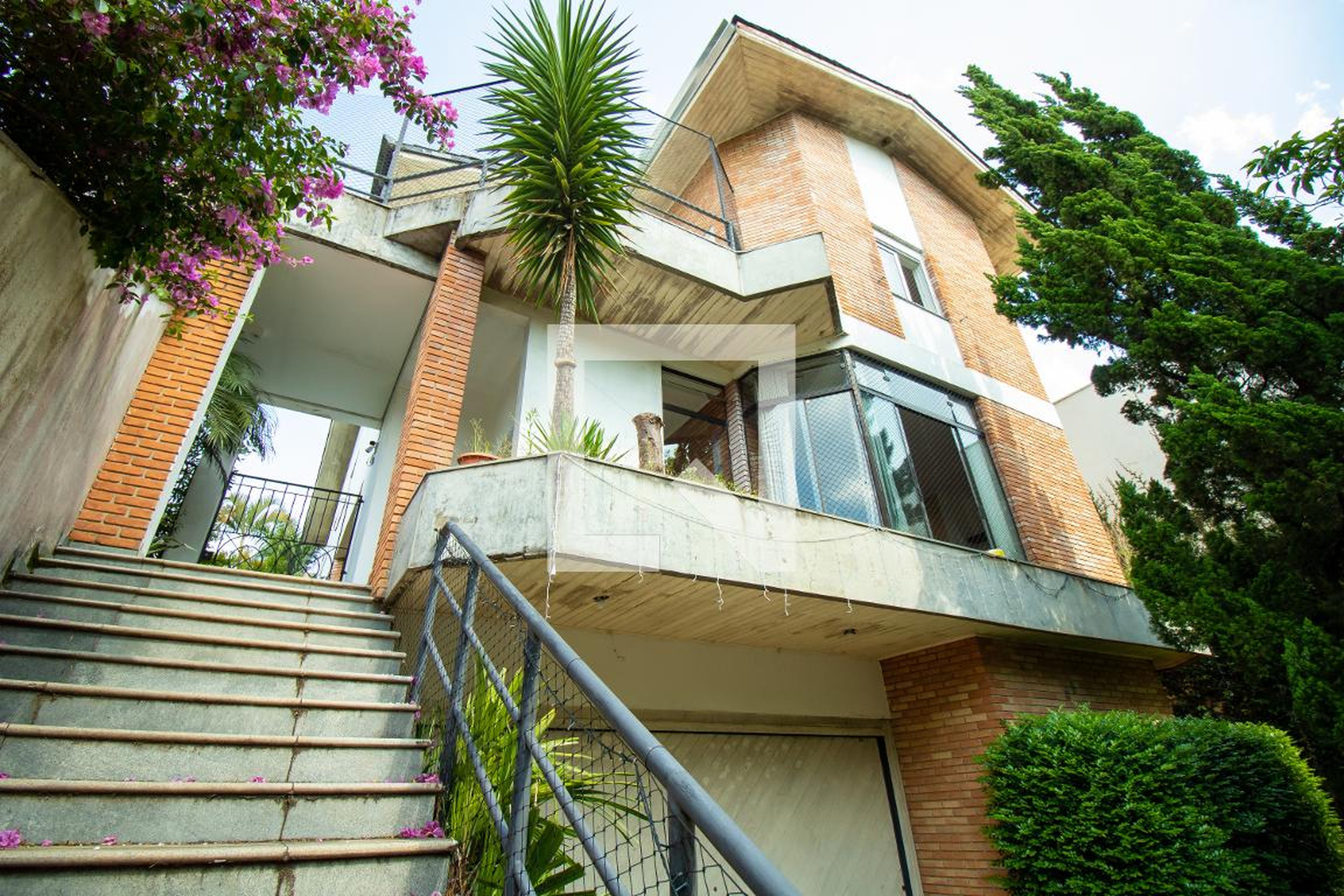 Fachada Condomínio em Rua Gonçalo Coelho, 90