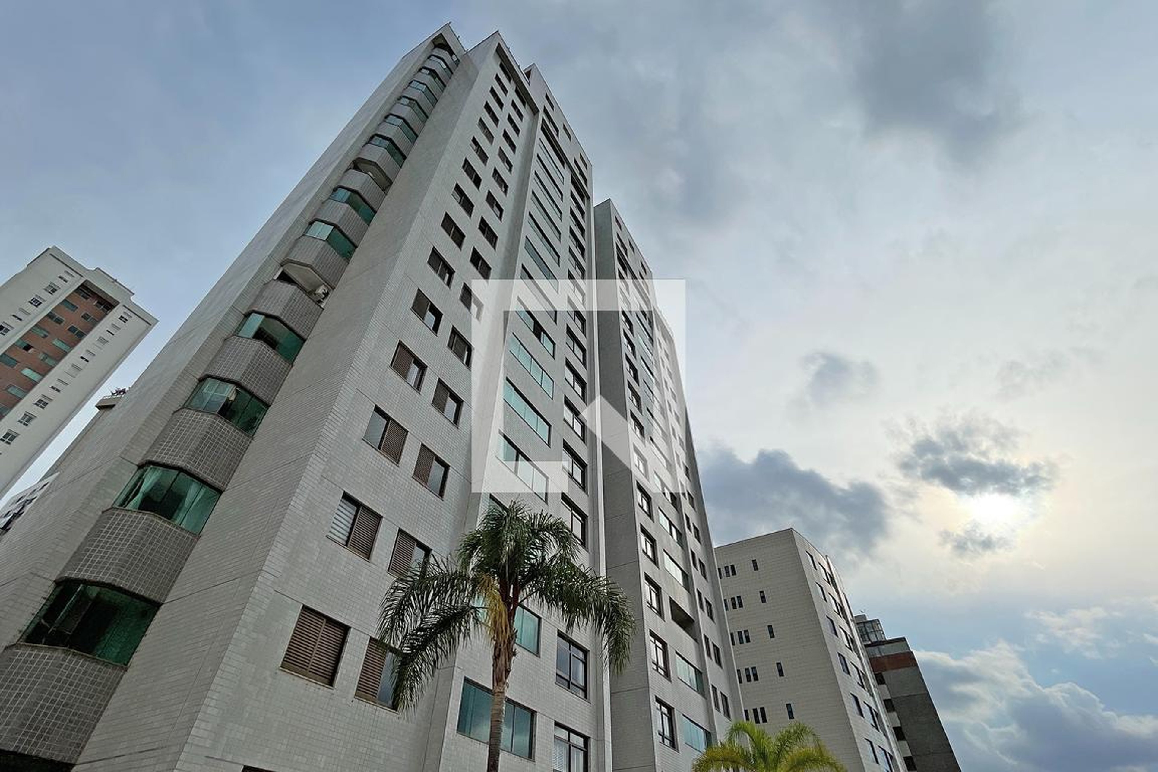 Fachada Condomínio em Rua Juvenal de Melo Senra, 335