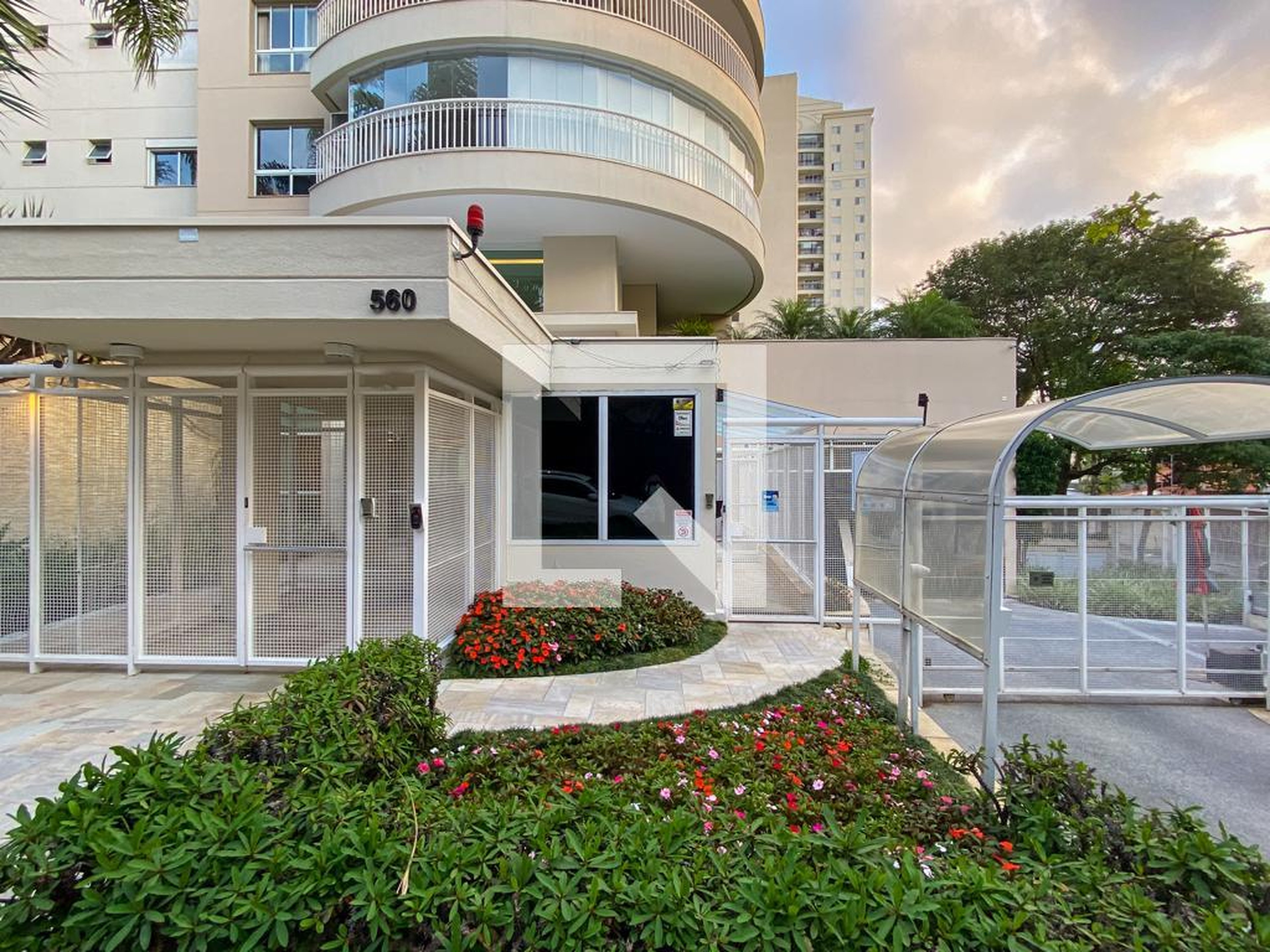 Fachada do Condomínio Condomínio Visage