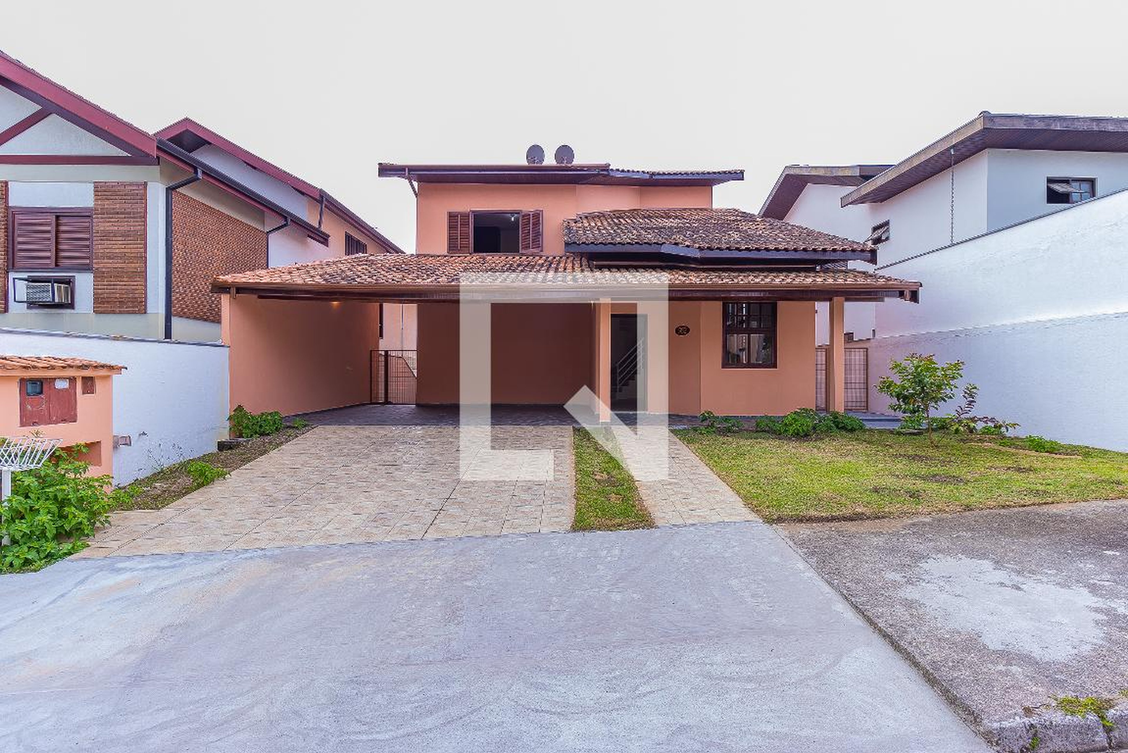 Fachada Condomínio em Rua Rui Sérgio Rodrigues de Moura, 982