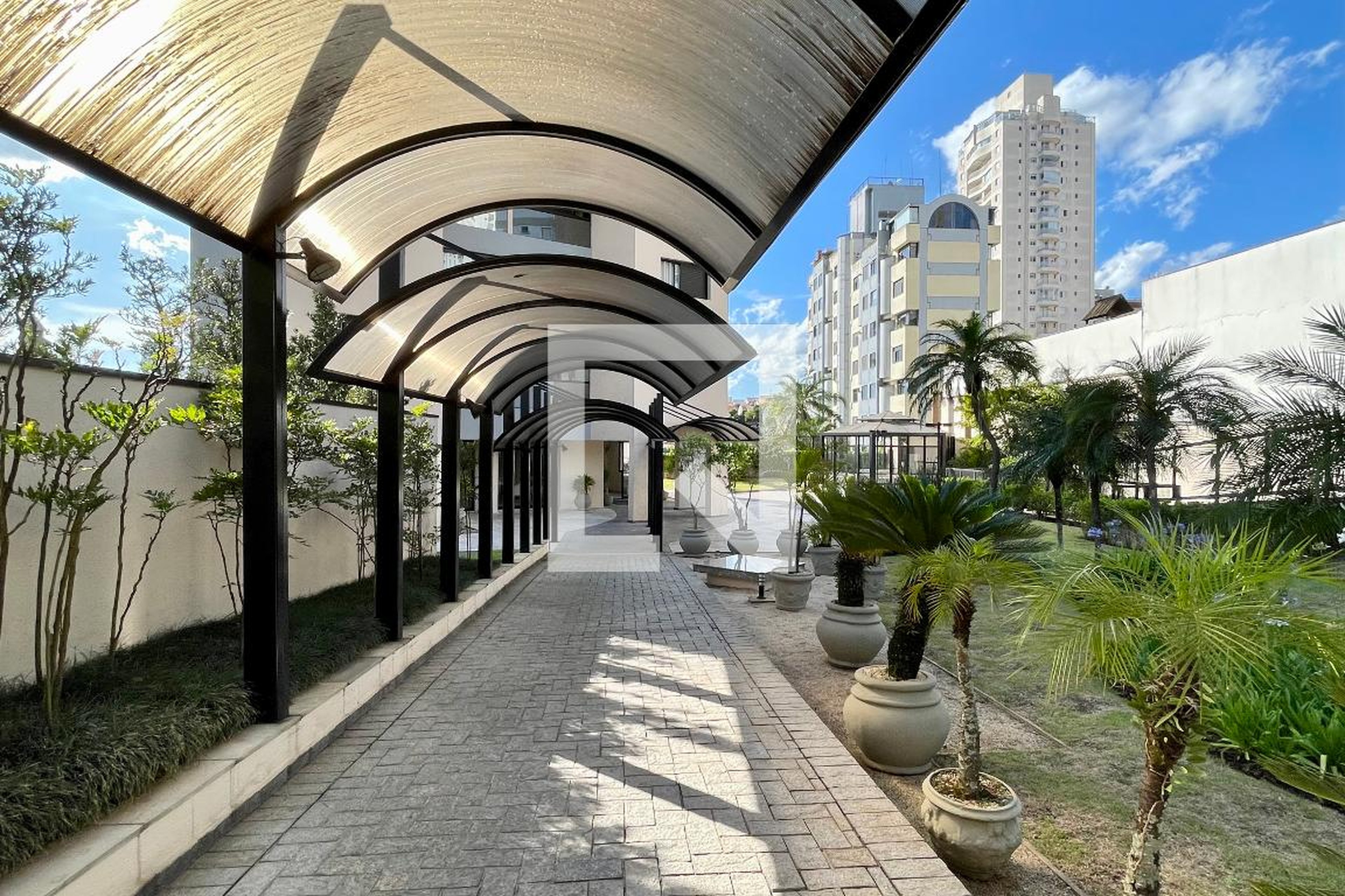 Entrada Condomínio em Rua Barão Rio Branco, 1342