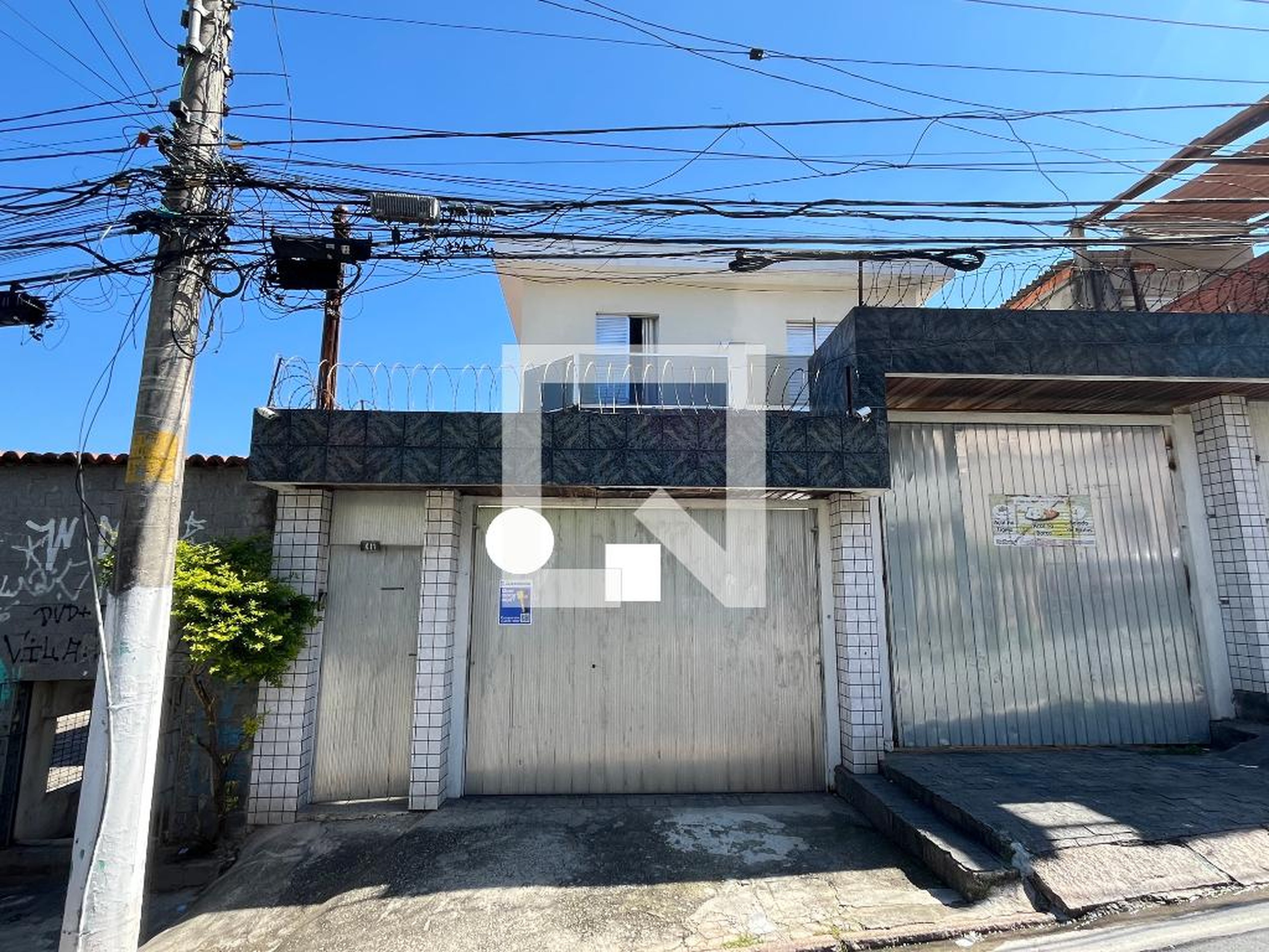 Fachada Condomínio em Rua Ipomeias, 411