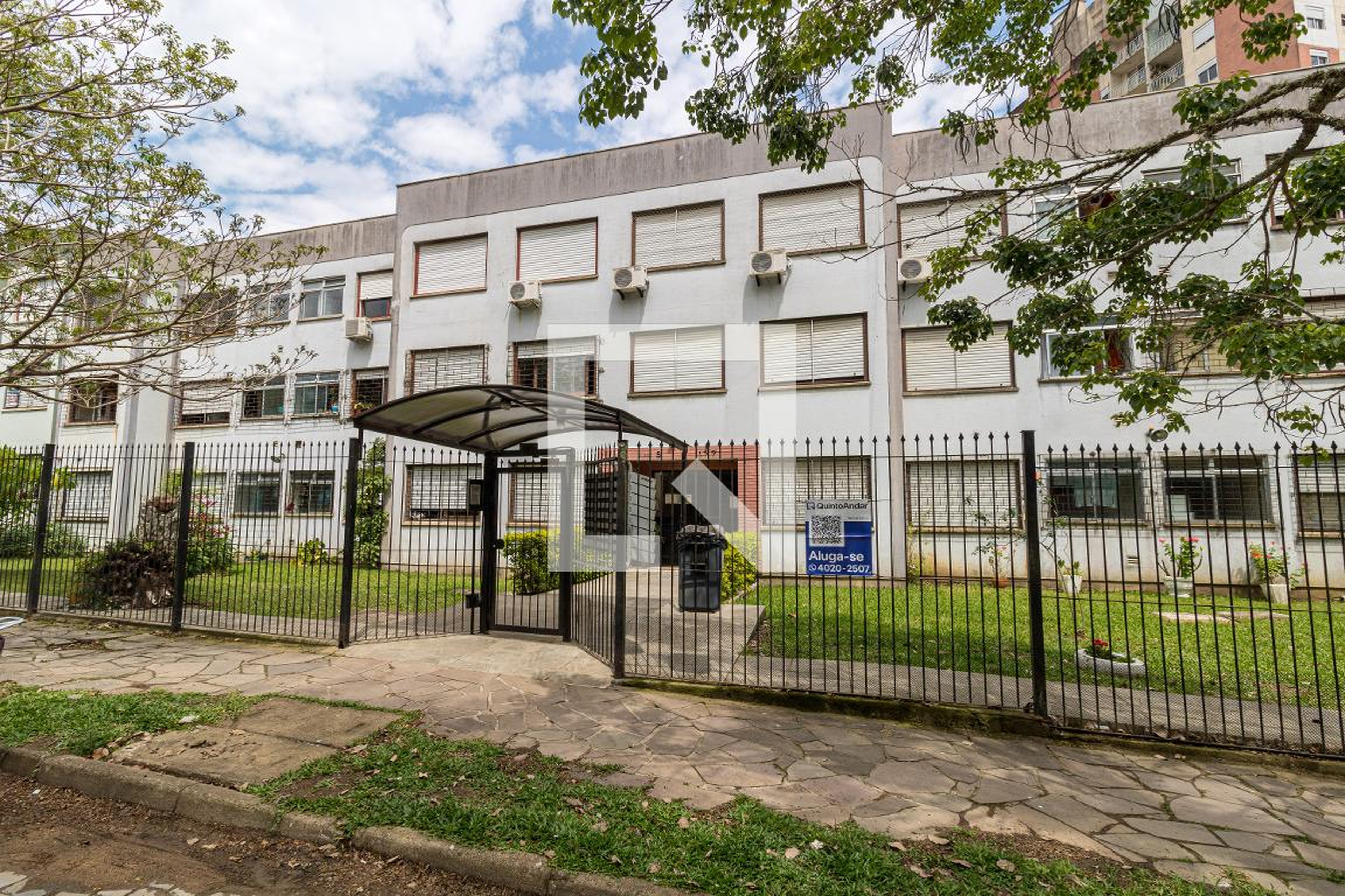 Fachada do Prédio Condomínio em Rua Hugo Livi, 177